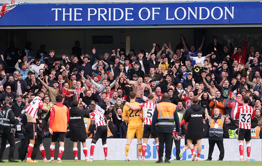 cover Chelsea and Fulham stunned by late defeats in Premier League