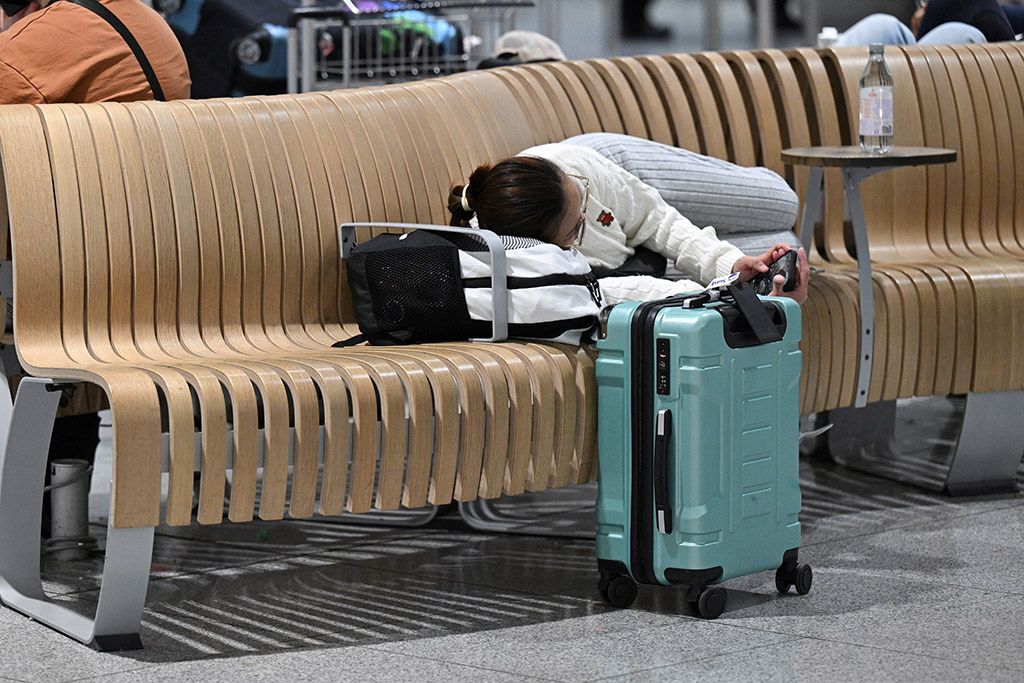 cover Munich airport begins slow reopening after late-night drone sightings