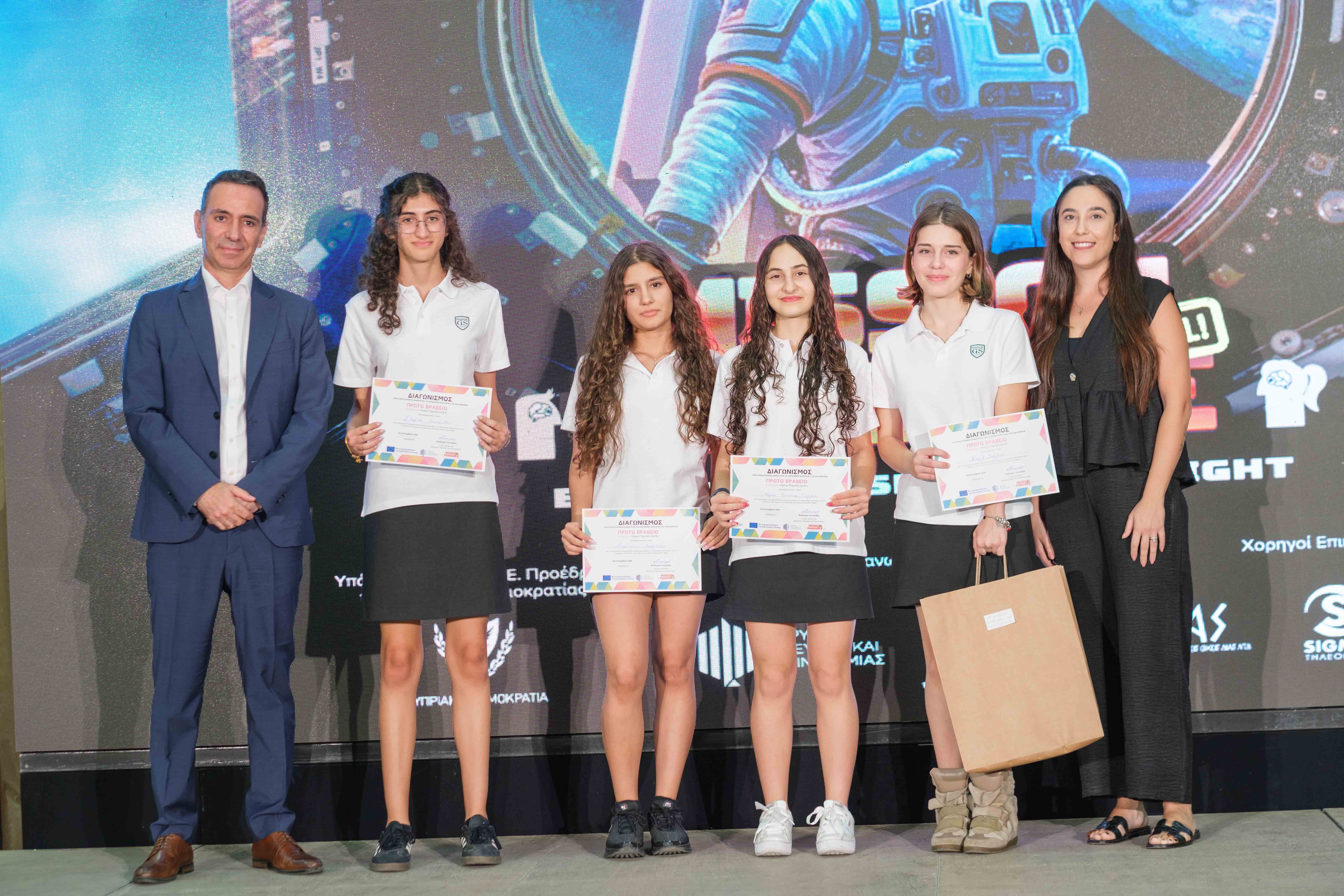 cover RIF honours young innovators at European Researchers’ Night
