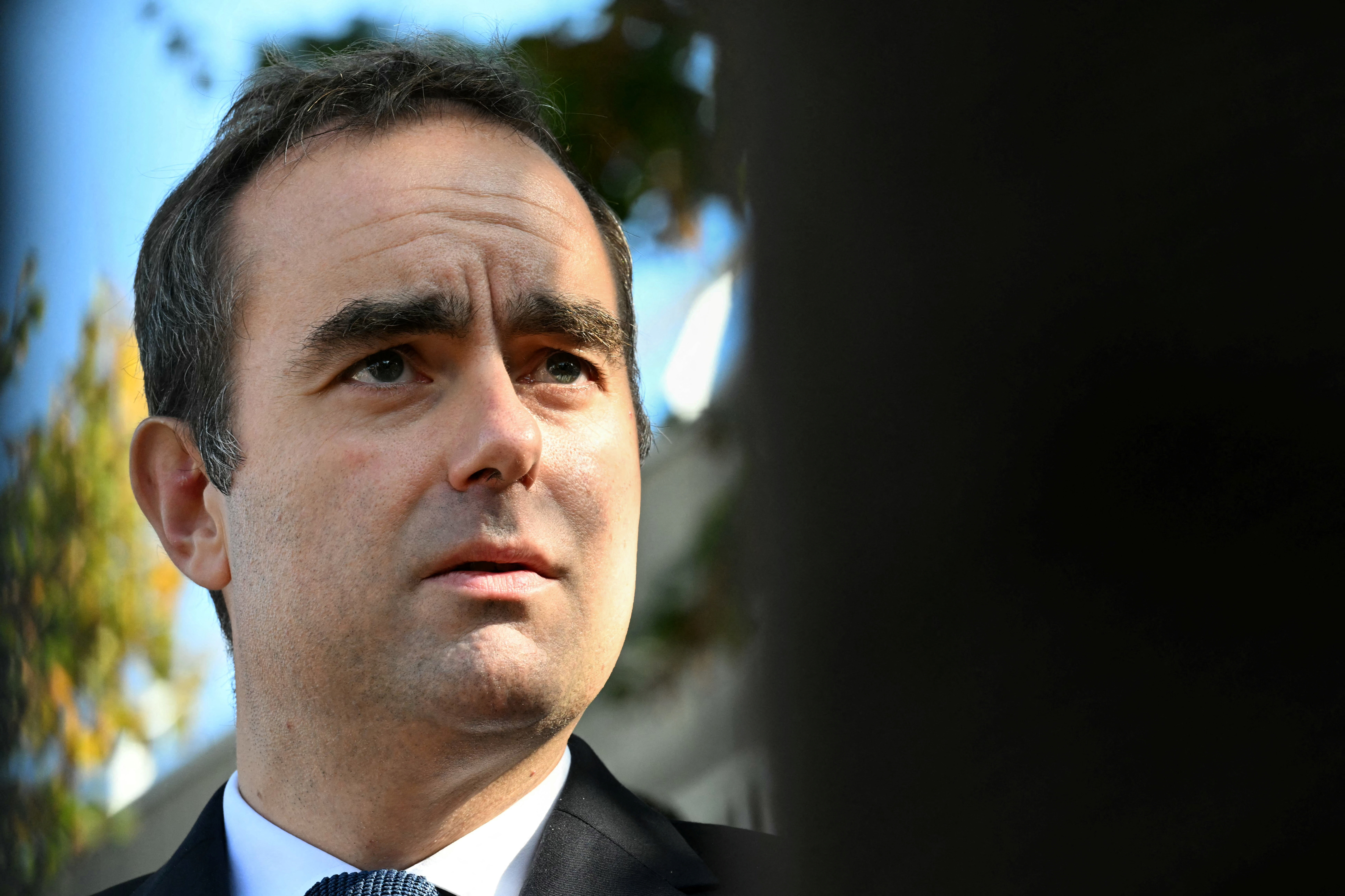 cover French PM urges end to &#8216;ridiculous spectacle&#8217; as budget deadline looms