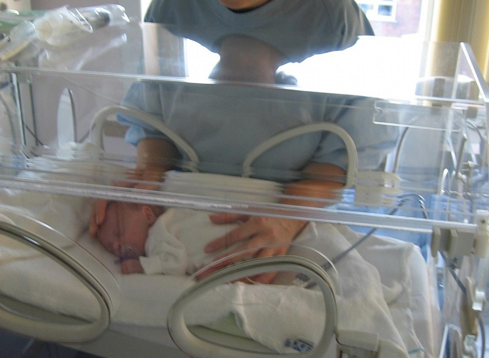 cover ‘No lives at risk’ over neonatal ICU contract cancellation