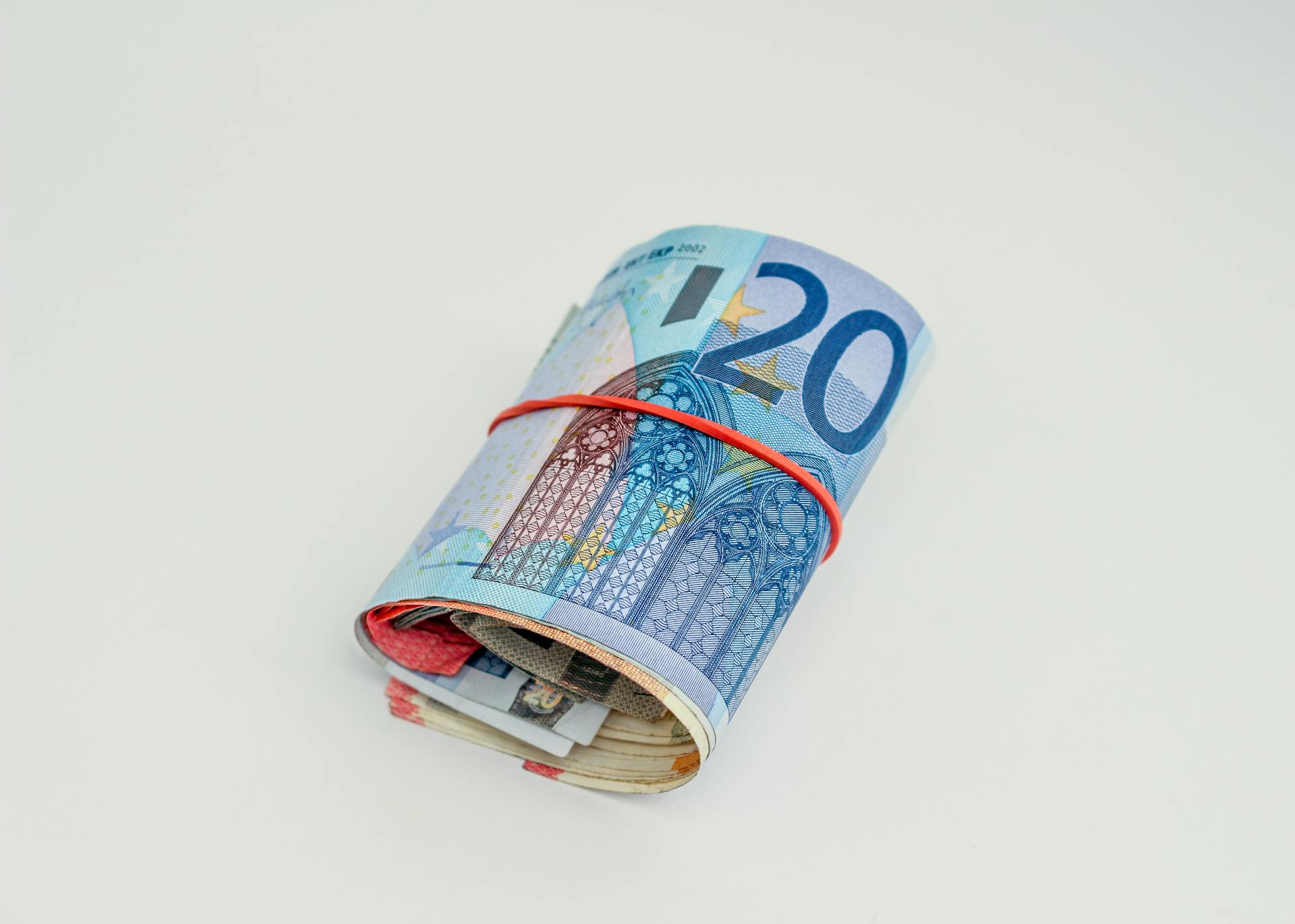 Cyprus average wages rise to €2,483 in 2024 — median still below €1,900
