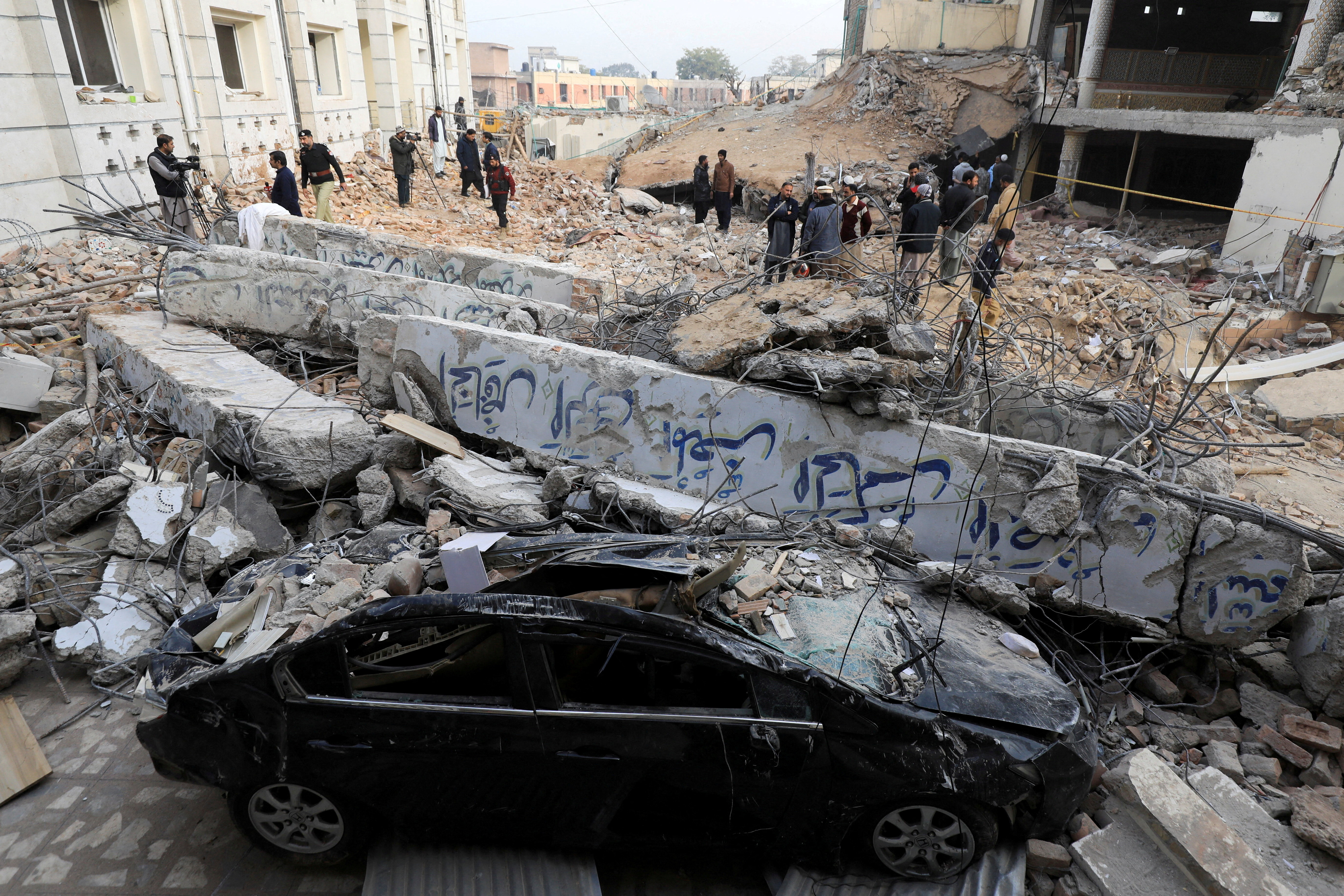 cover Afghanistan and Pakistan restart peace talks in Istanbul, sources say