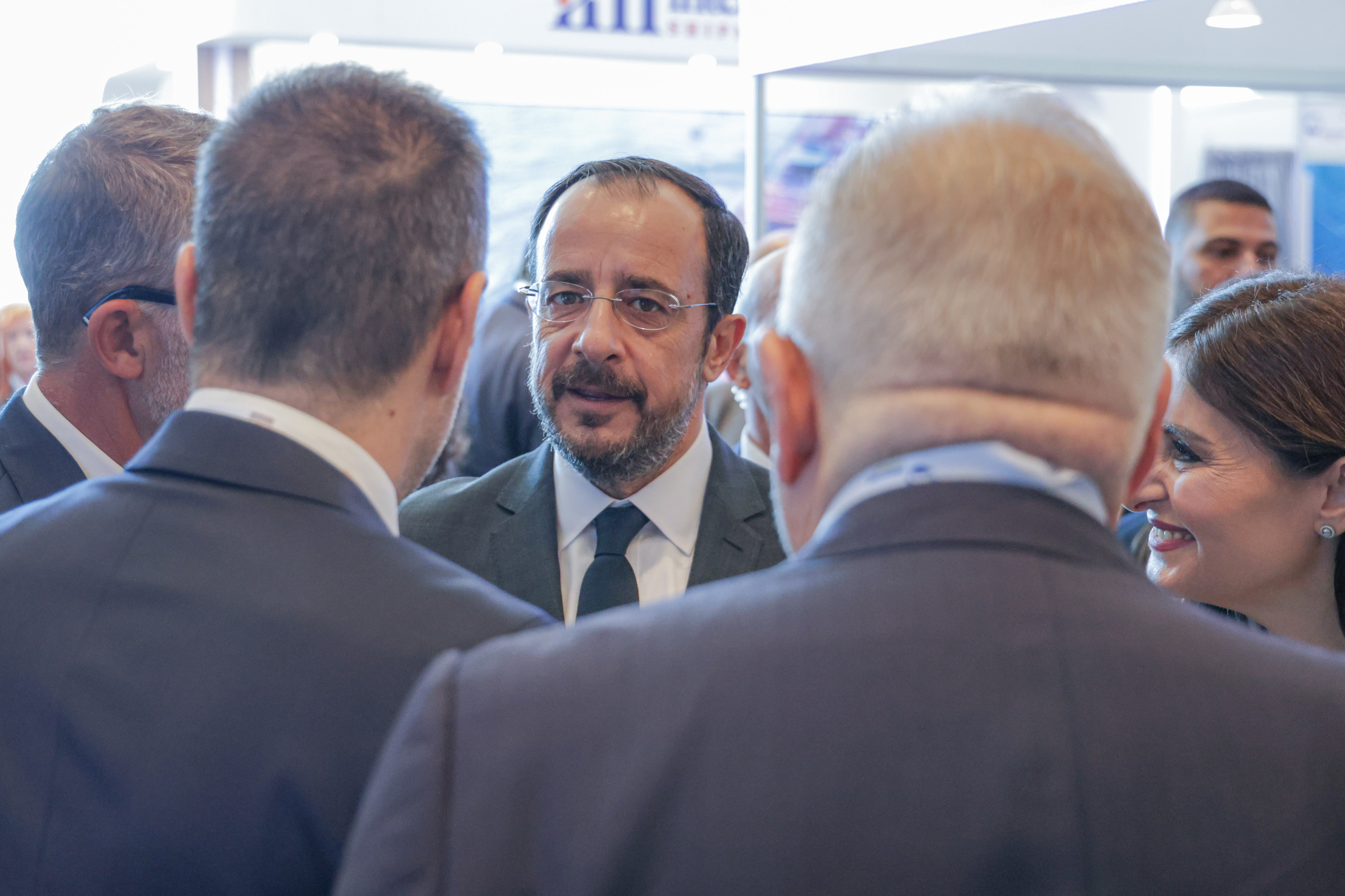 cover Poll shows 76% dissatisfied with Christodoulides