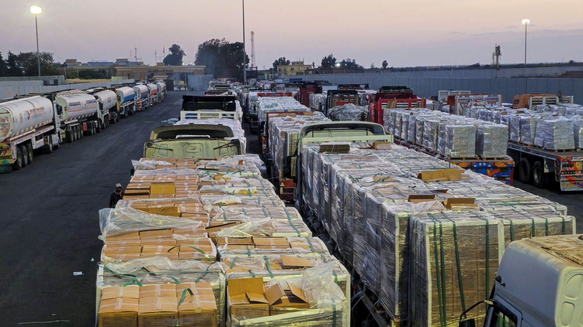 cover Israel to keep border crossing closed as it trades accusations of ceasefire violation with Hamas