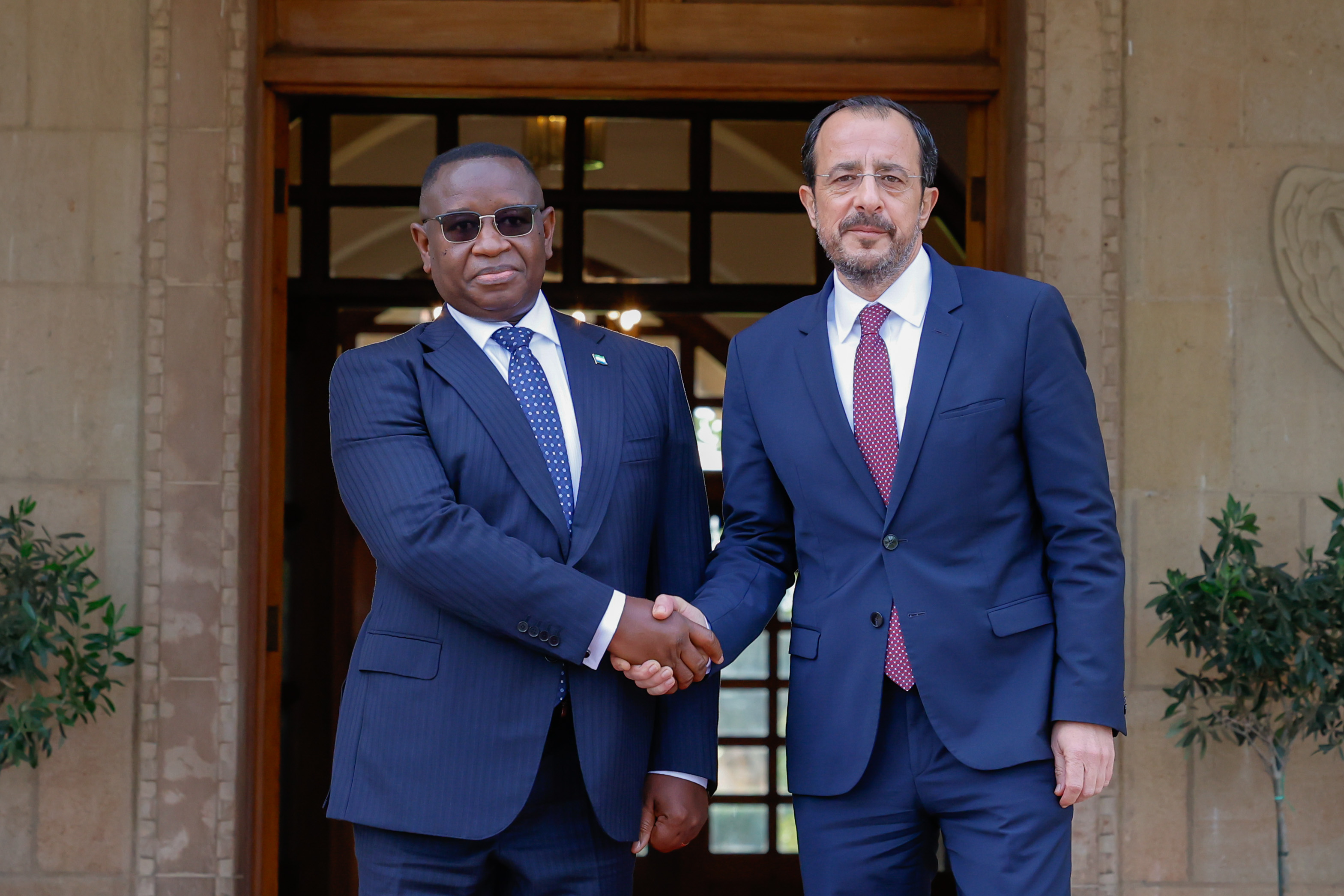 Christodoulides welcomes Sierra Leone’s Bio to presidential palace