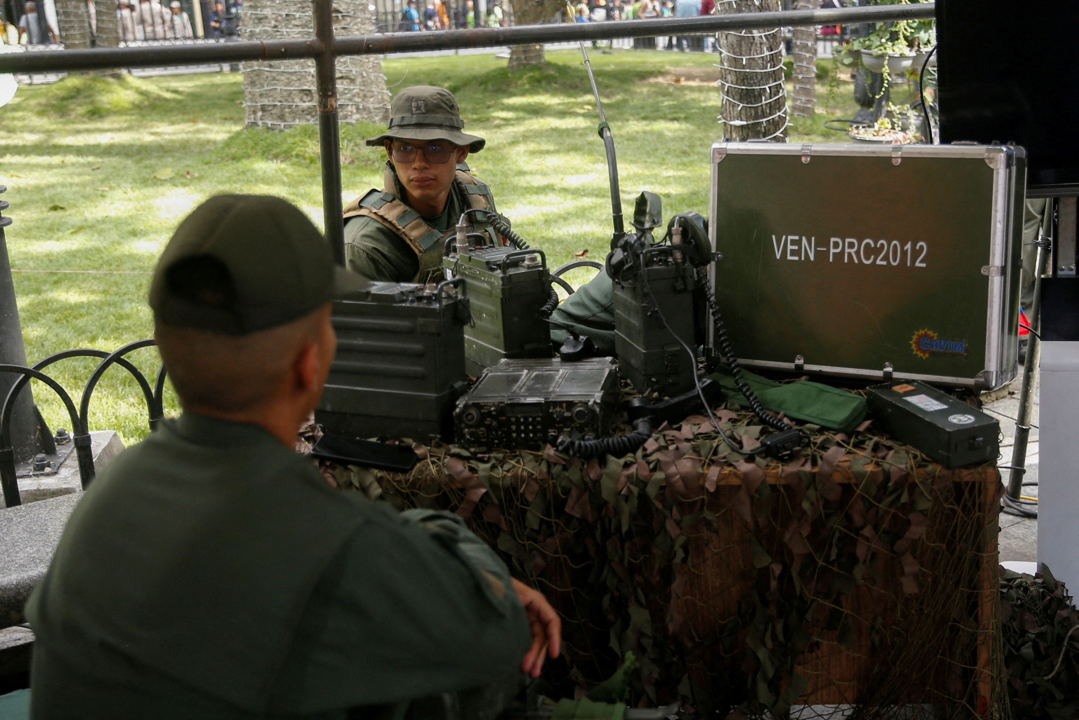 Venezuelan military preparing guerrilla response in case of US attack