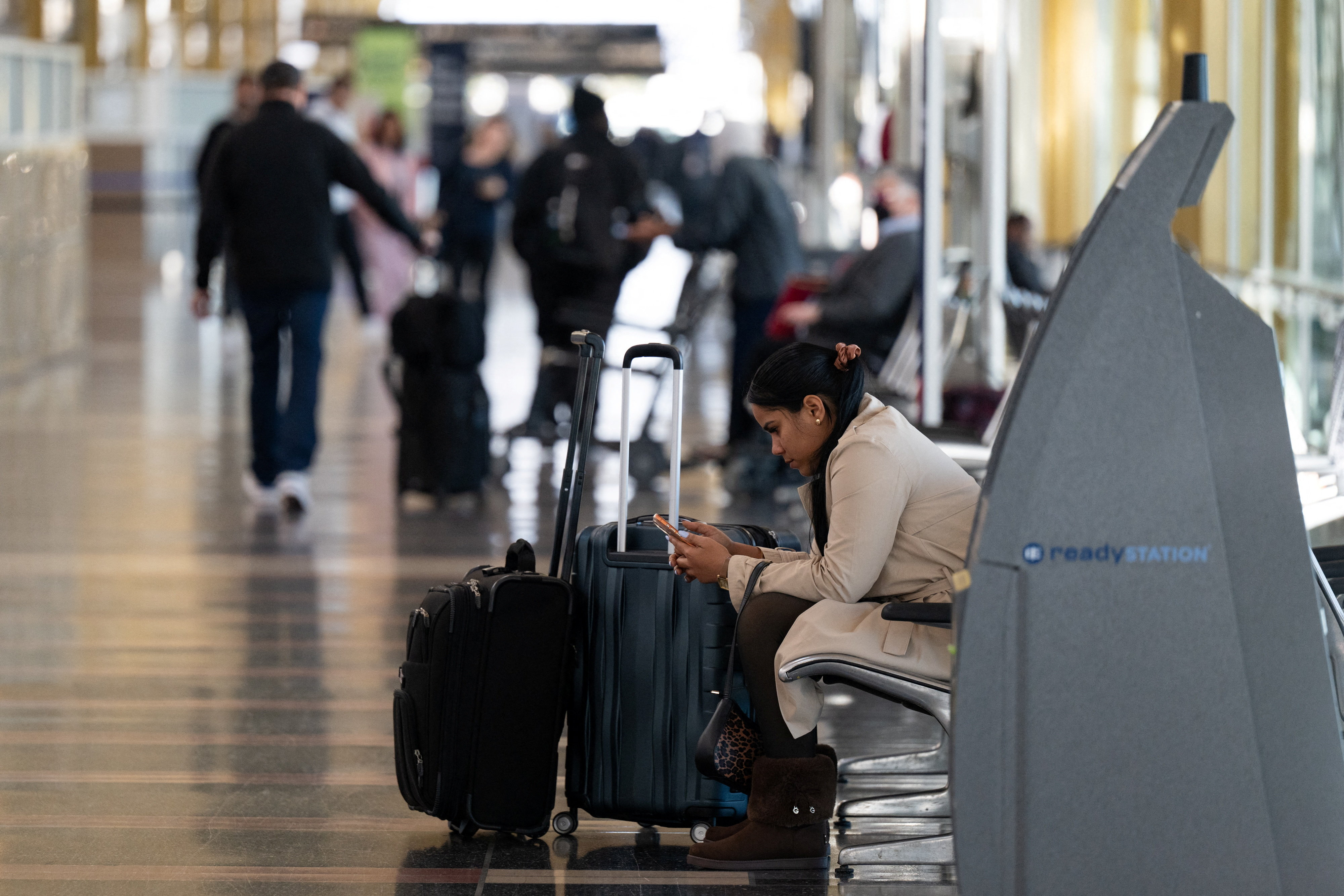 US airlines cancel 1,200 flights Tuesday as government shutdown continues