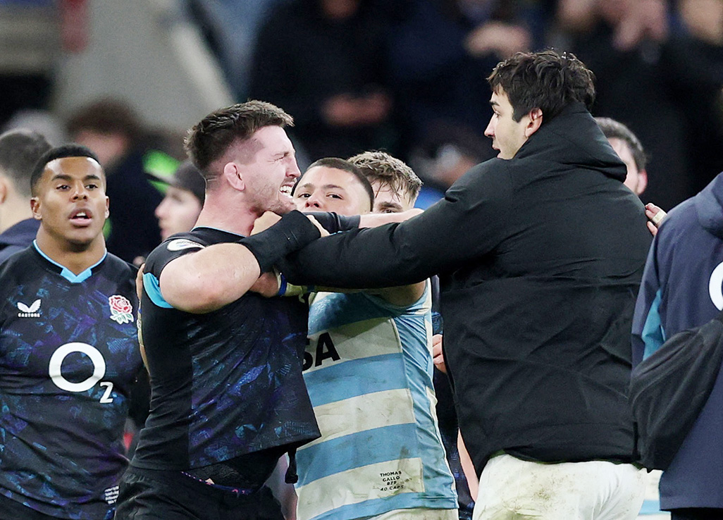 cover Argentina coach slams &#8216;bully&#8217; Curry after tunnel &#8216;slap&#8217;