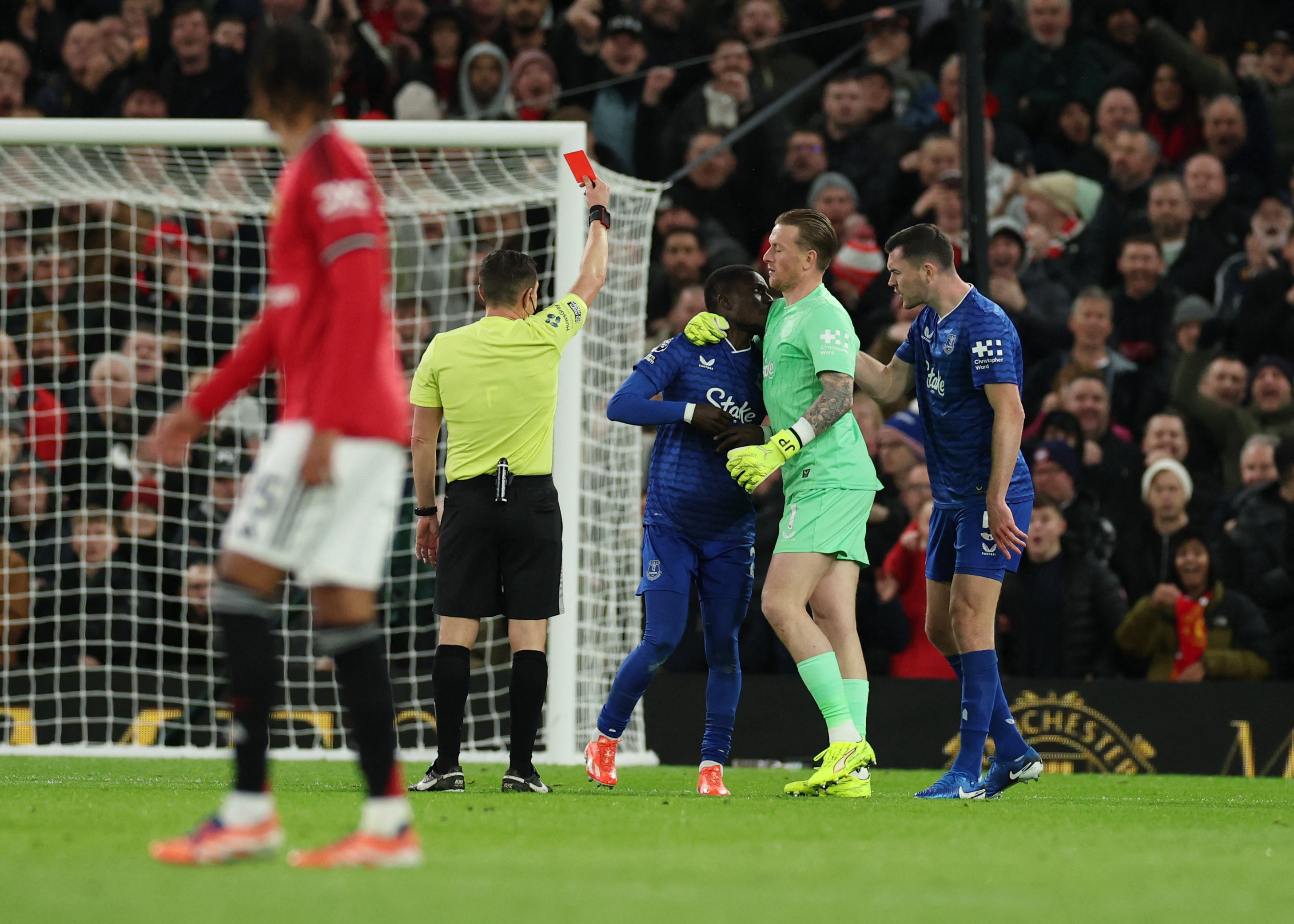 cover Everton beat Man Utd despite Gueye seeing red for slap on teammate Keane