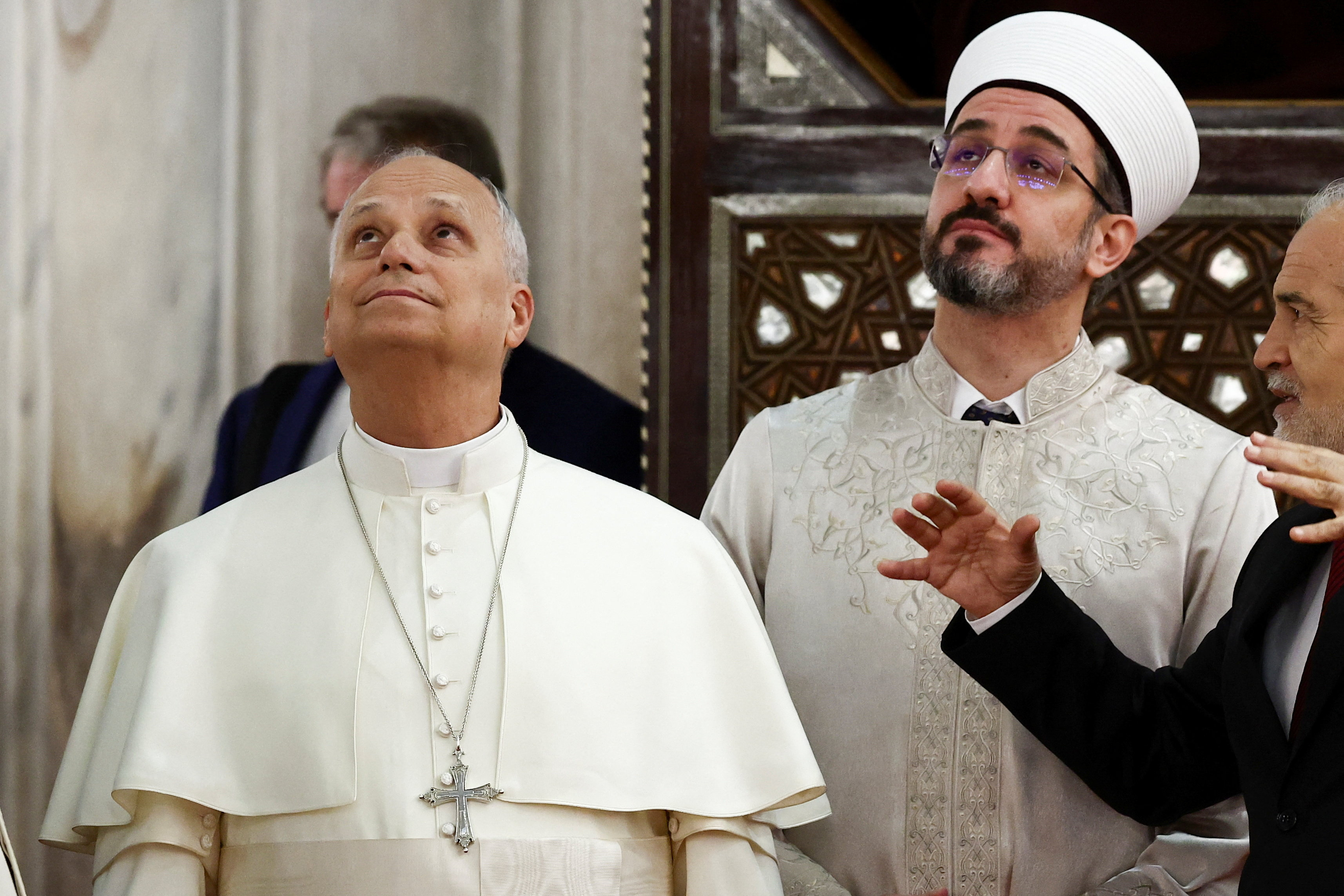 cover Pope removes shoes but doesn&#8217;t pray on visit to Istanbul&#8217;s Blue Mosque