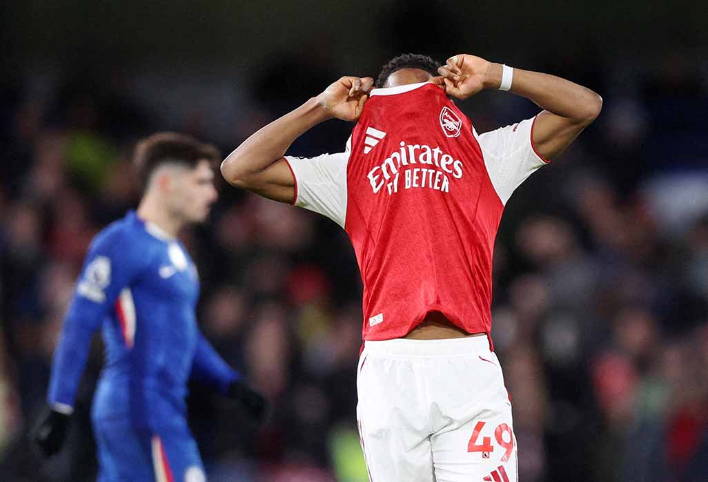 cover Ten-man Chelsea hold Arsenal in highly-charged London derby