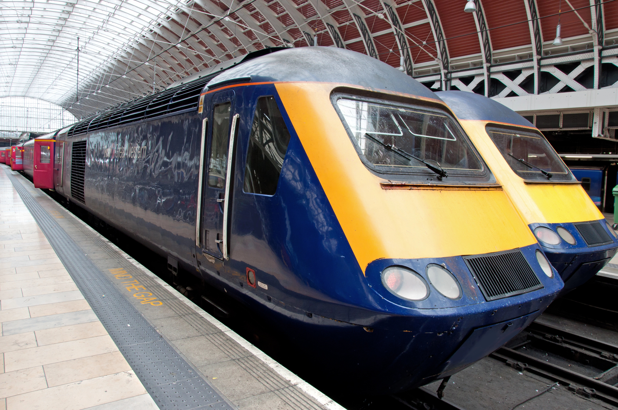 cover Glasgow to London train derails, no injuries reported