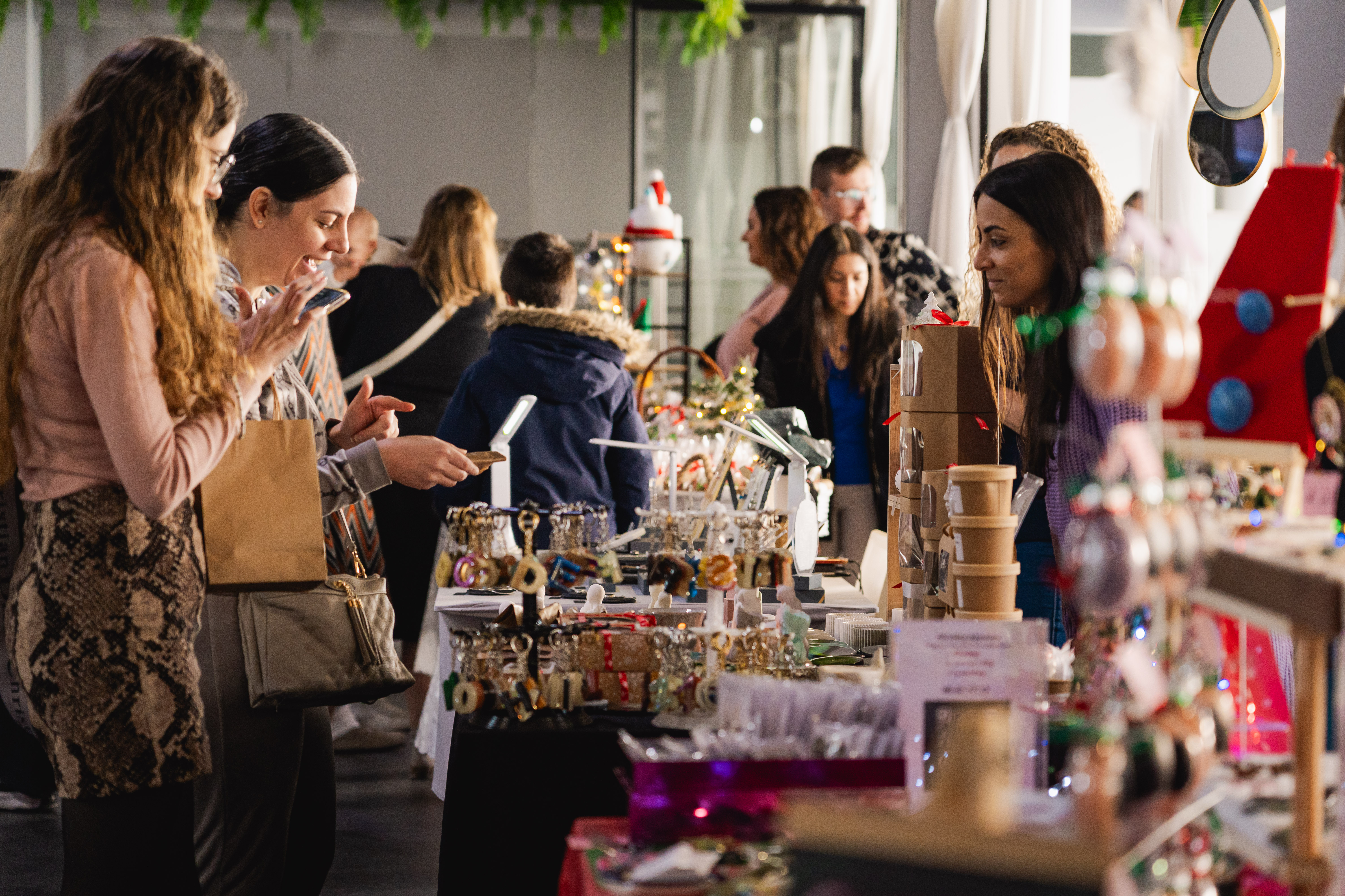 cover Unwrapping the secrets of a successful Christmas market