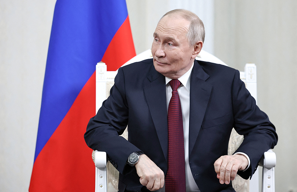 cover Putin says it&#8217;s senseless to sign documents with &#8216;illegitimate&#8217; Ukrainian leadership