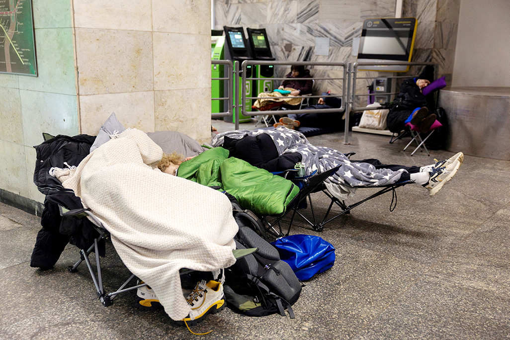 image Russian drones, missiles pound Ukraine before Zelenskiy-Trump meeting