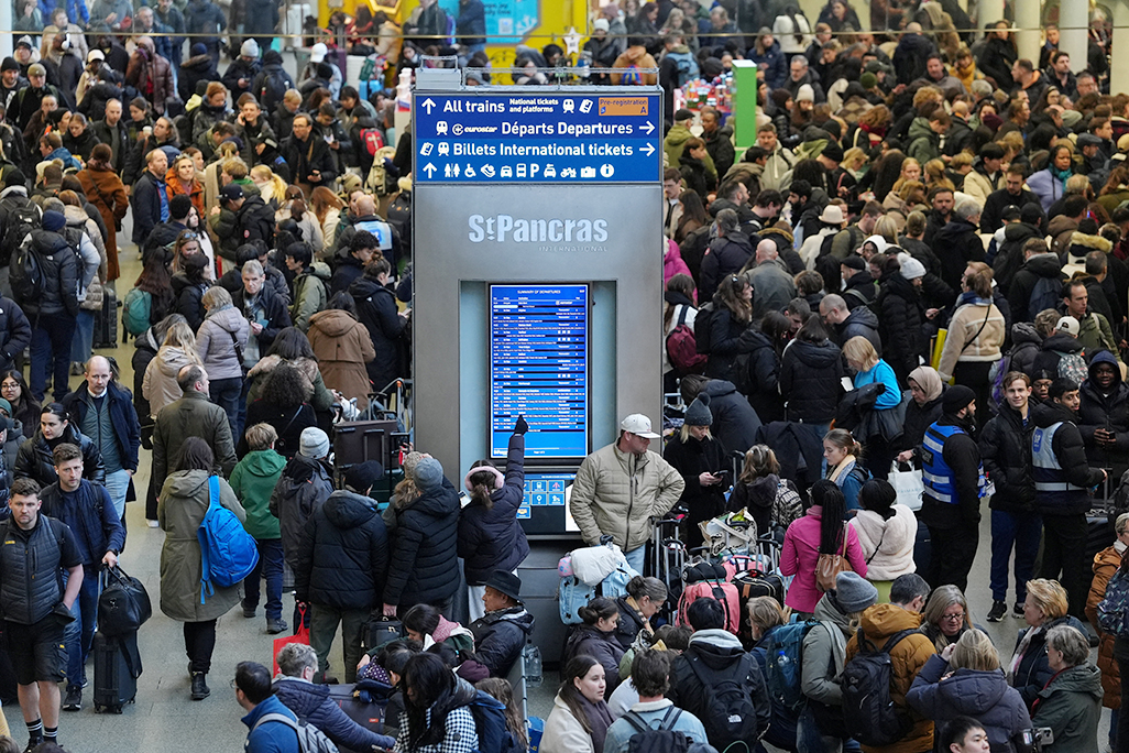 cover Eurostar says train services resume, but warns of delays and cancellations