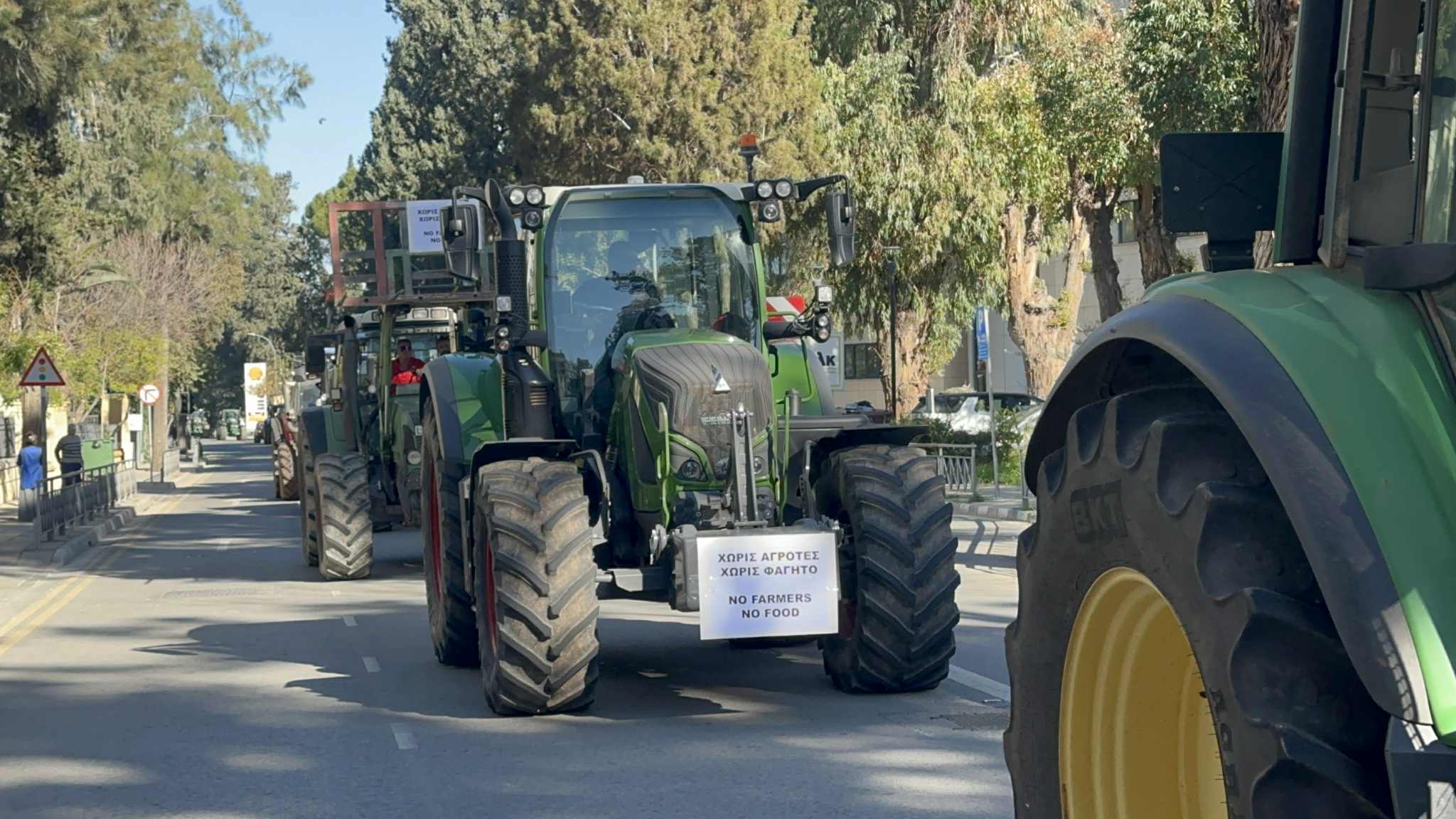 Farmers drive tractors to presidential palace in European protest