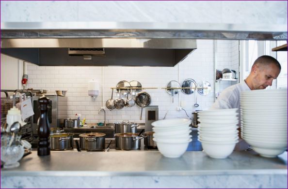 cover How automation and intelligent delivery software are reshaping Europe’s restaurant sector