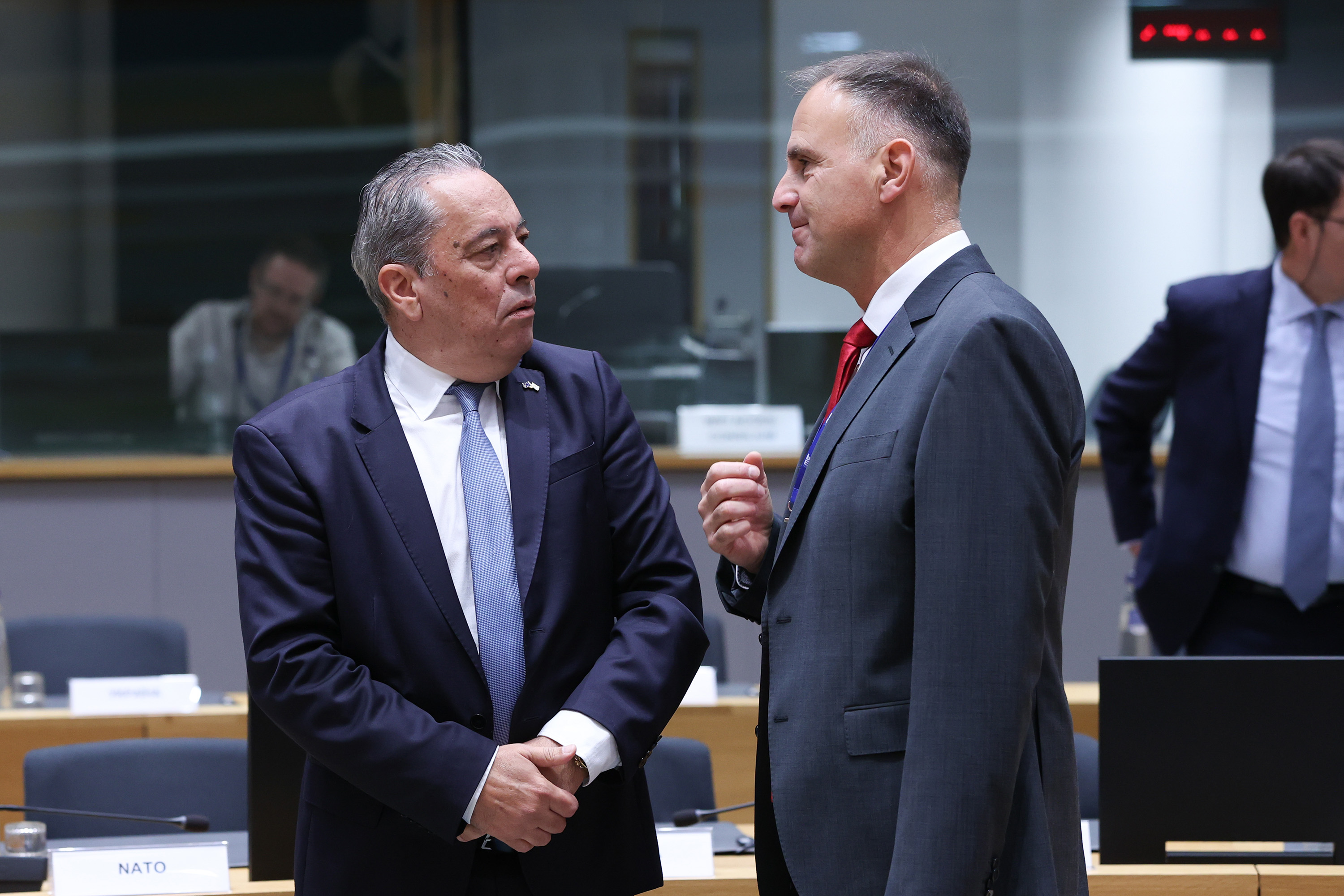 cover EU must lead in efforts to end Russia-Ukraine war