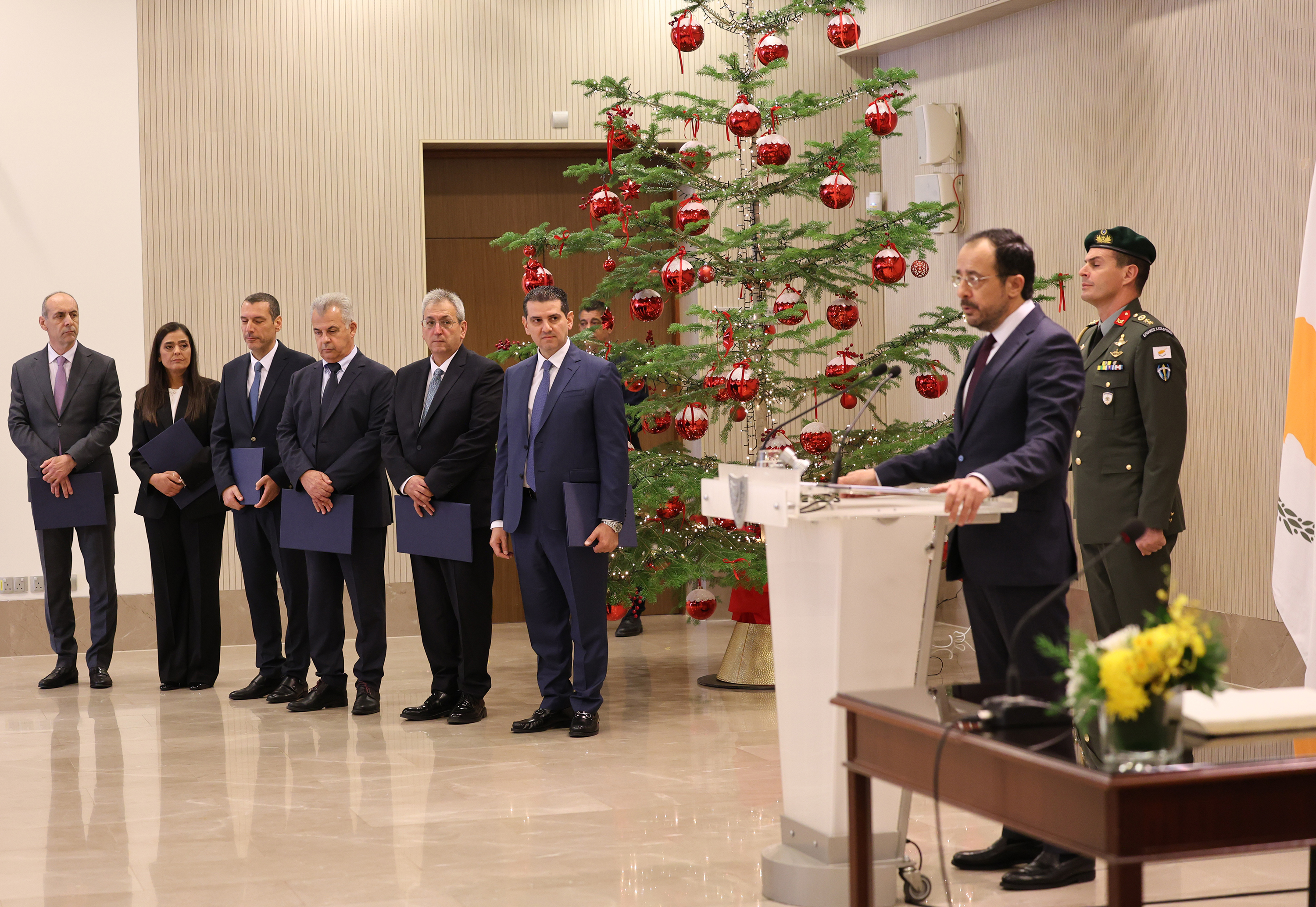 Christodoulides tells new ministers to &lsquo;work tirelessly&rsquo; at swearing-in ceremony