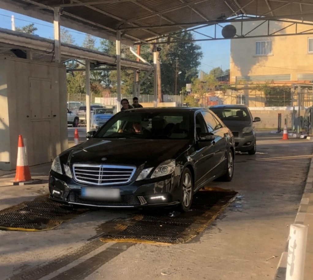 cover Foot-and-mouth measures introduced at crossing points