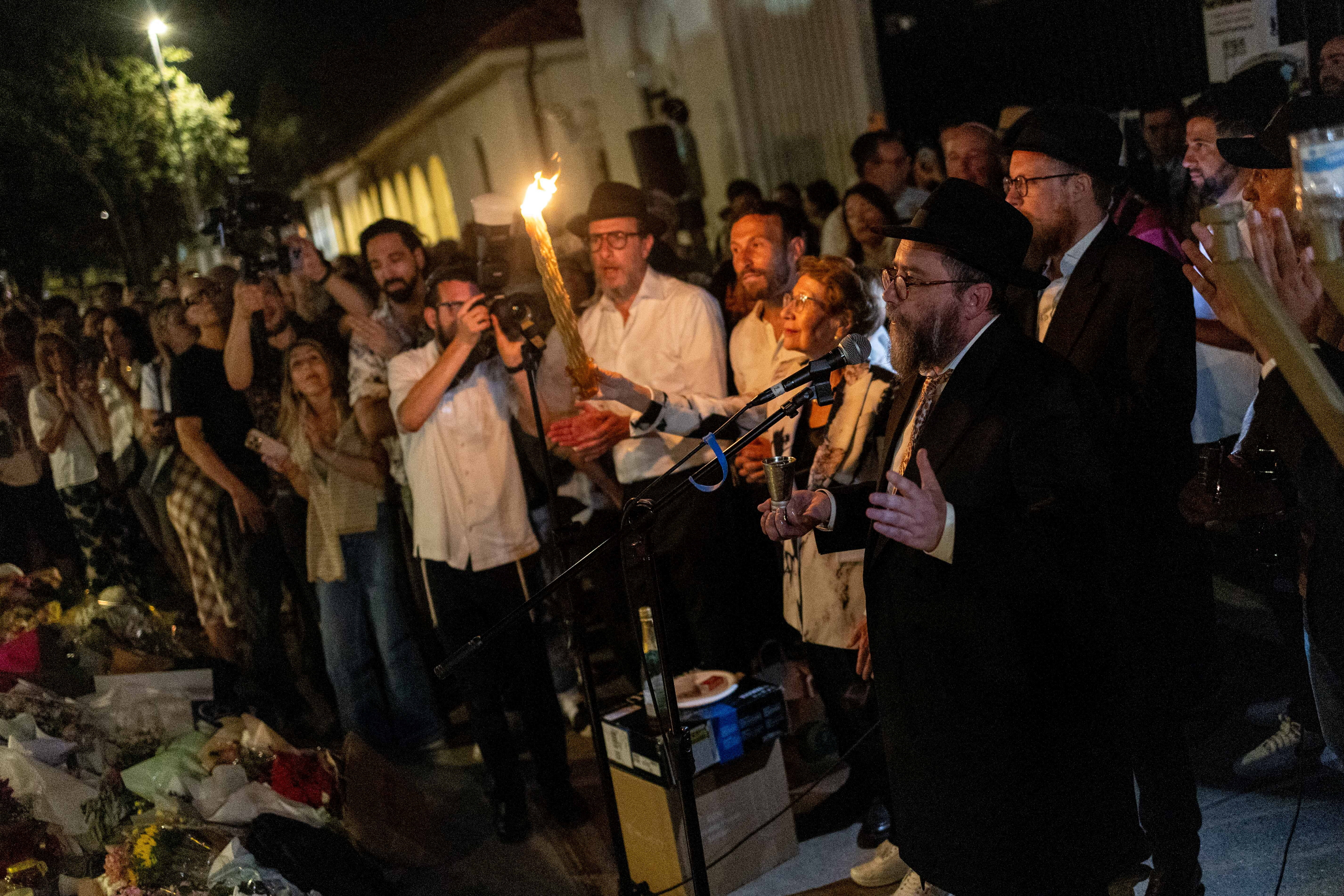 image Australia PM says Jewish community &#8216;completely unbreakable&#8217; after Bondi attack