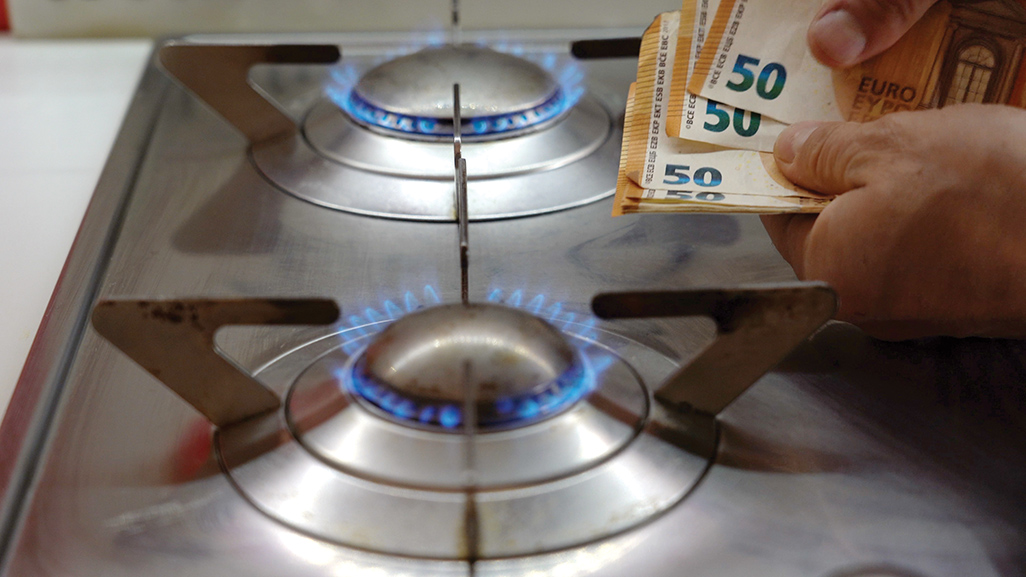 cover Reshaping European energy