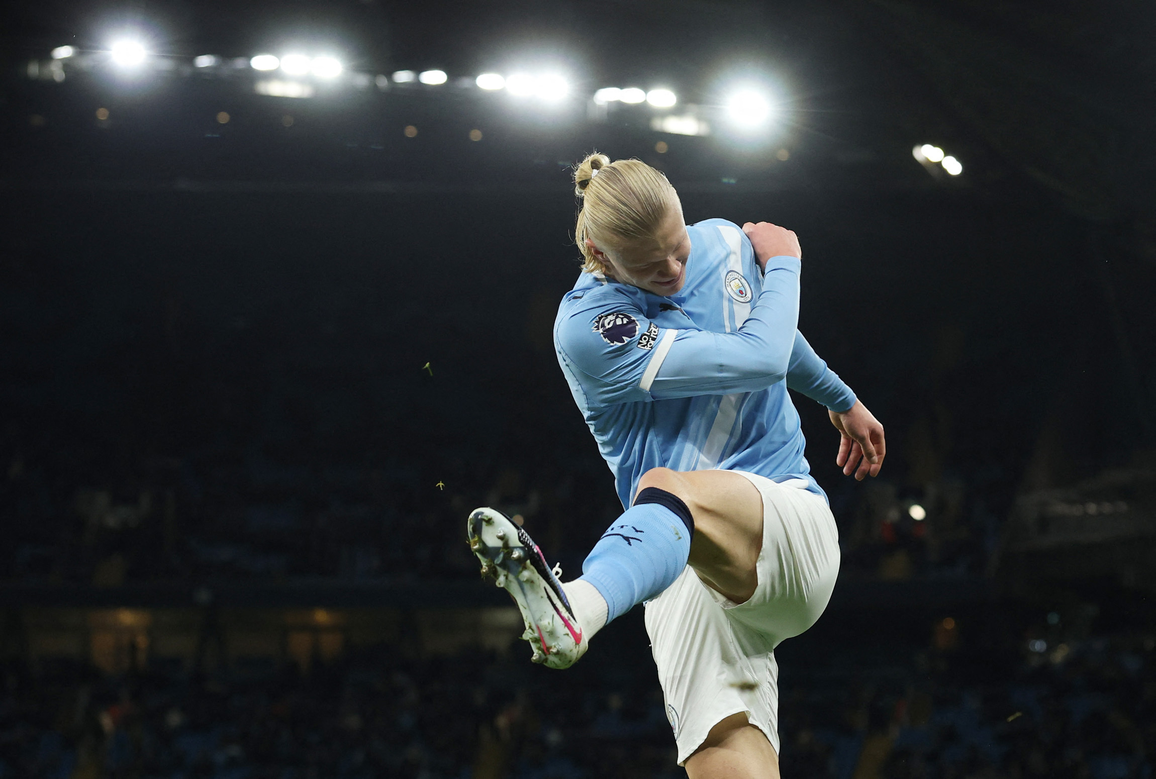 cover Haaland propels Man City to top with double against West Ham