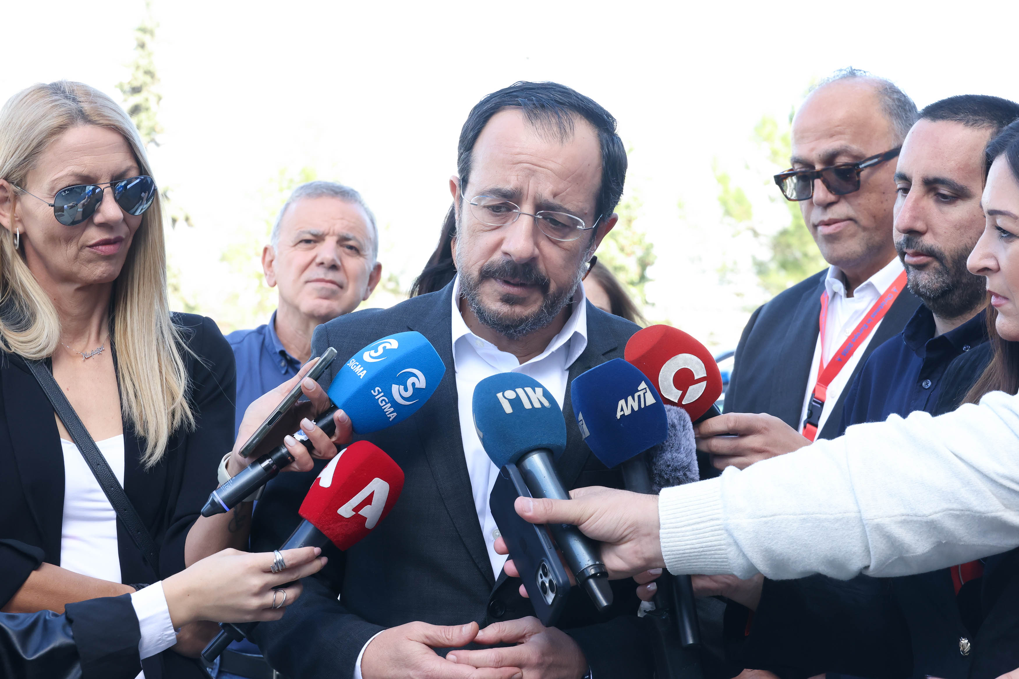 cover President heads to Ukraine to meet Zelenskiy