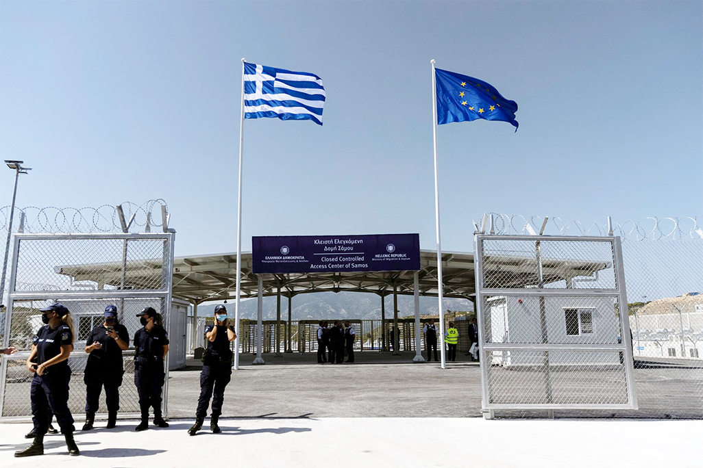 cover One migrant dead and three missing after boat sinks off Greek island of Samos