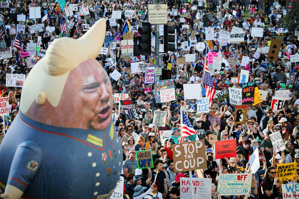 image Trump&#8217;s approval rating slips to 39%