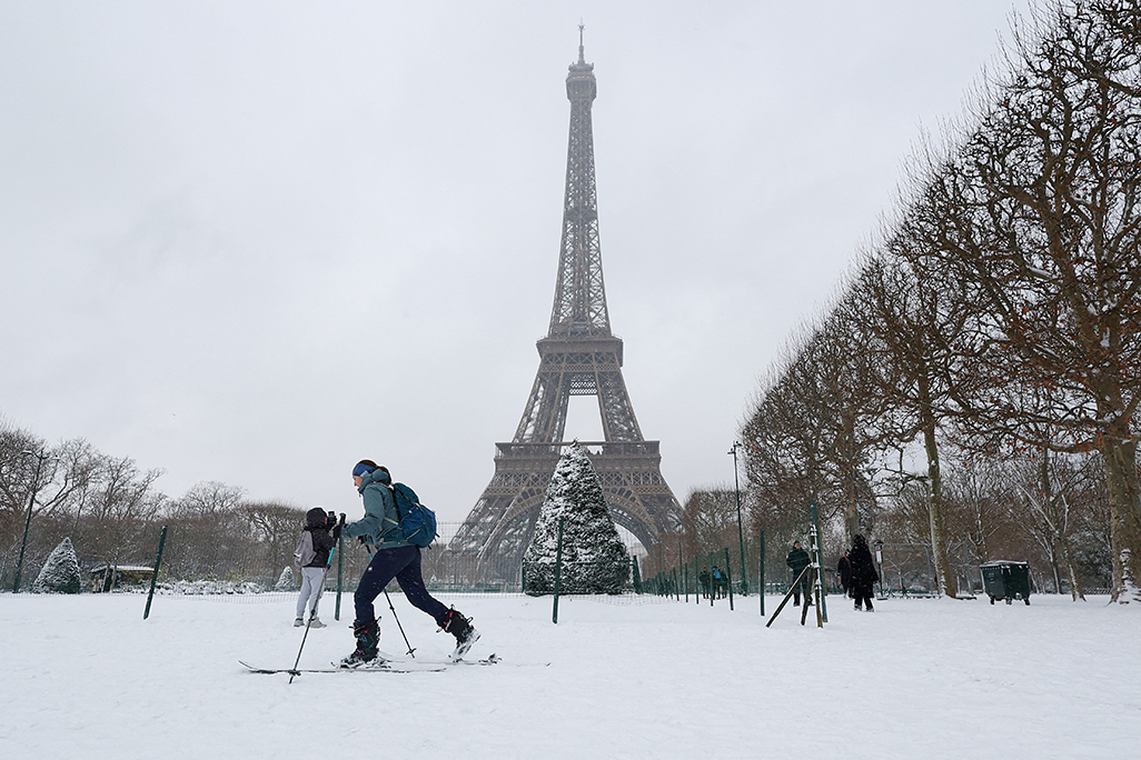 cover Snowstorm-hit travellers bed down in Amsterdam airport, Parisians take to skis