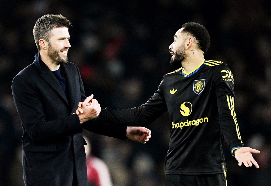 cover Carrick says Man Utd must ride wave of confidence