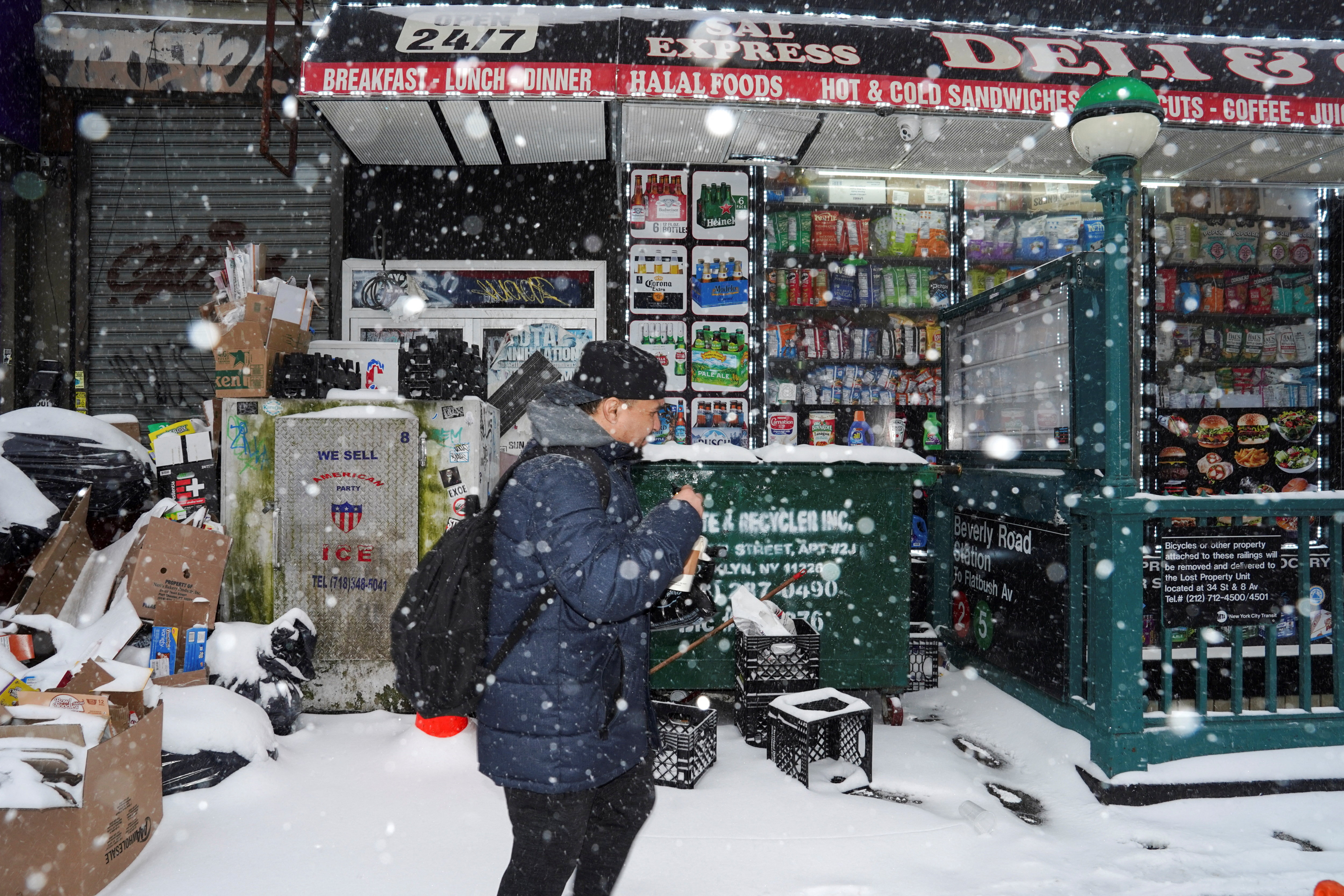 cover Americans hunker down, help each other under blizzard and brutal cold