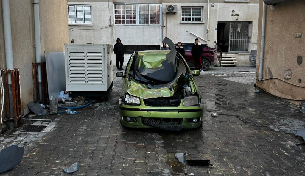 cover Water tank falls on car in high winds