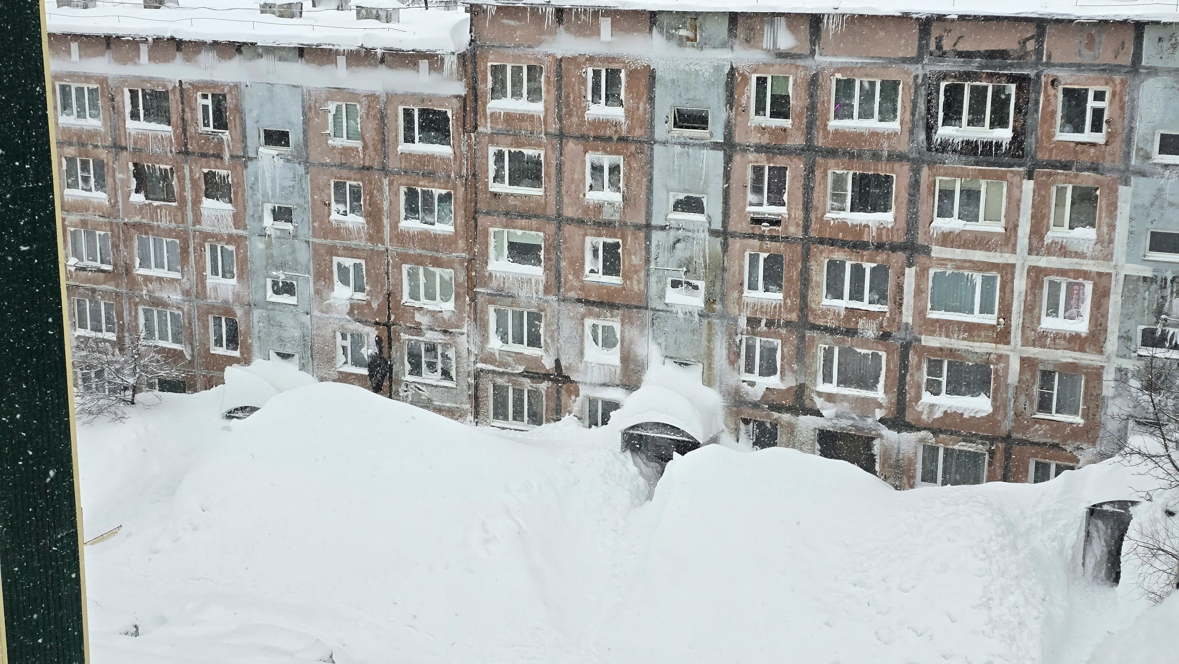 cover Record snow fall in Russian far east sows fun, frustration and massive drifts