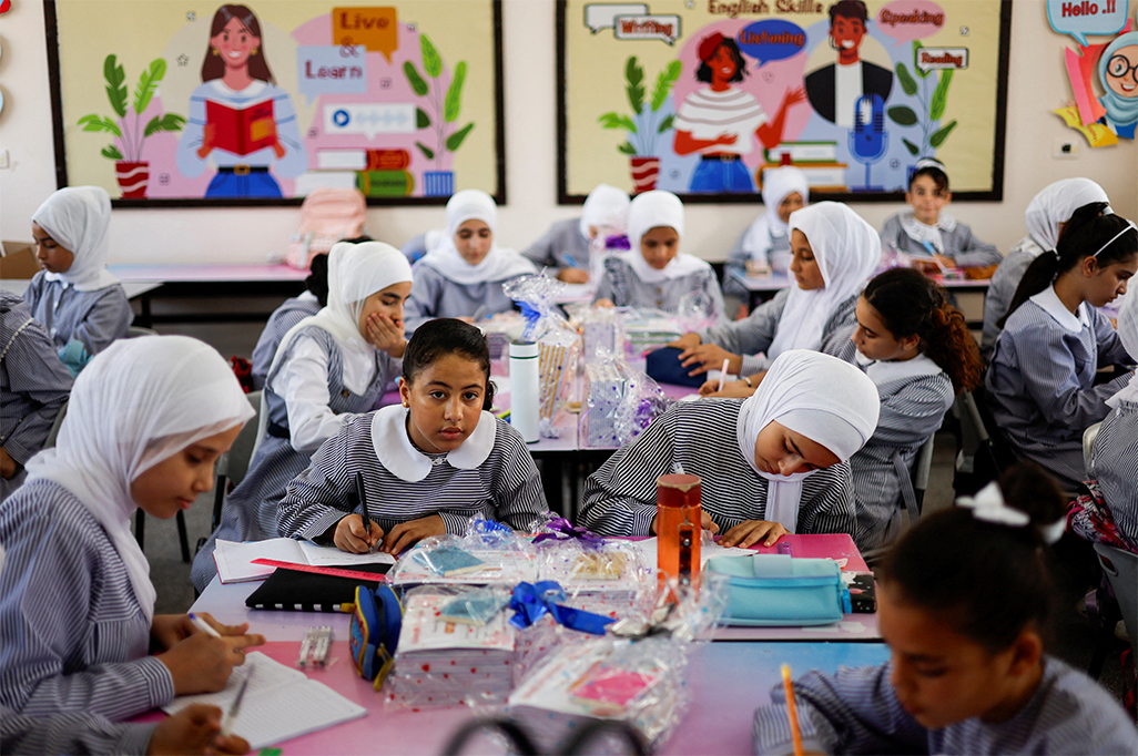 cover School resumes in tents under shadow of Gaza&#8217;s &#8216;yellow line&#8217;