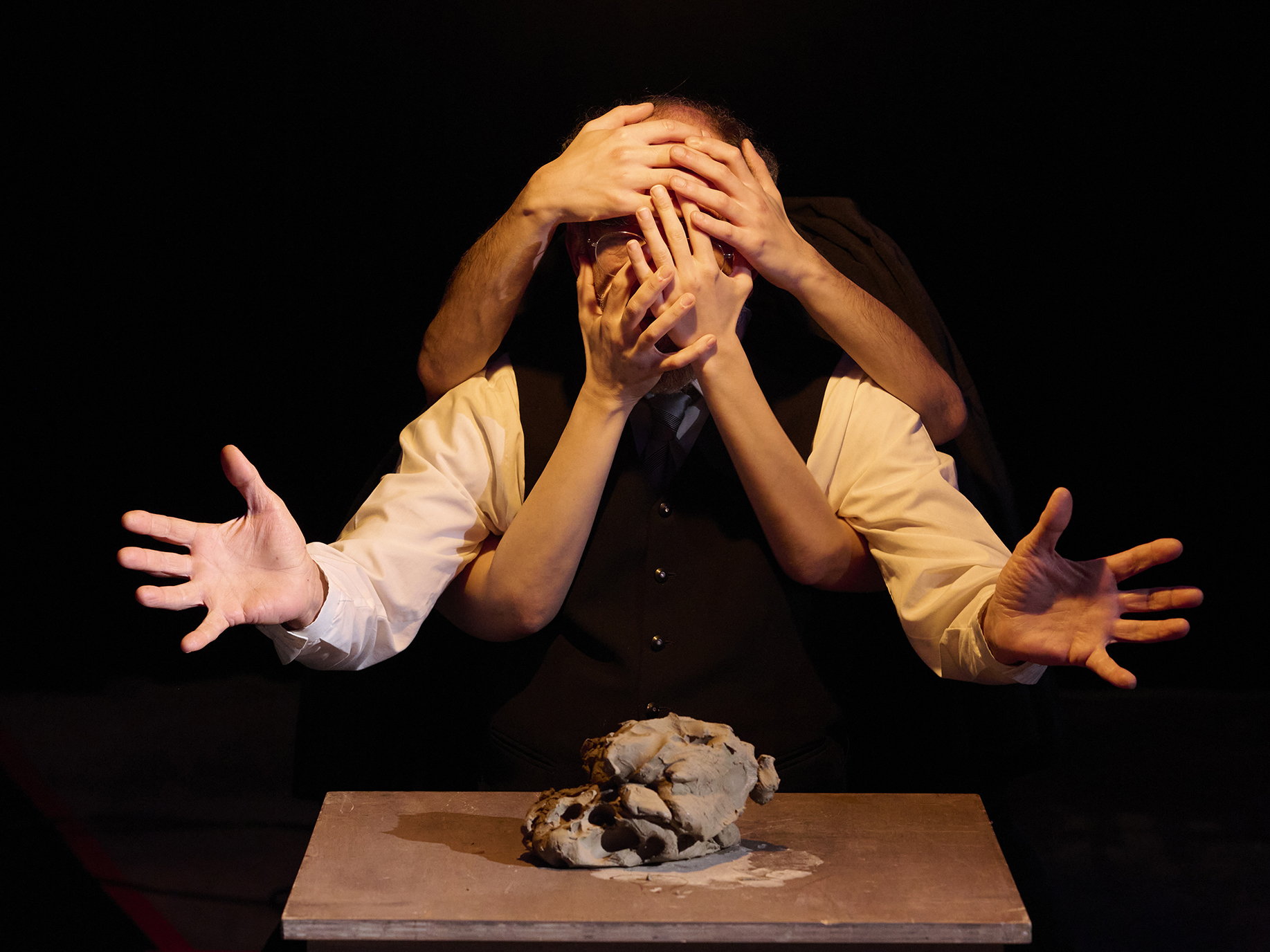 A Thousand Hands come to Nicosia stage