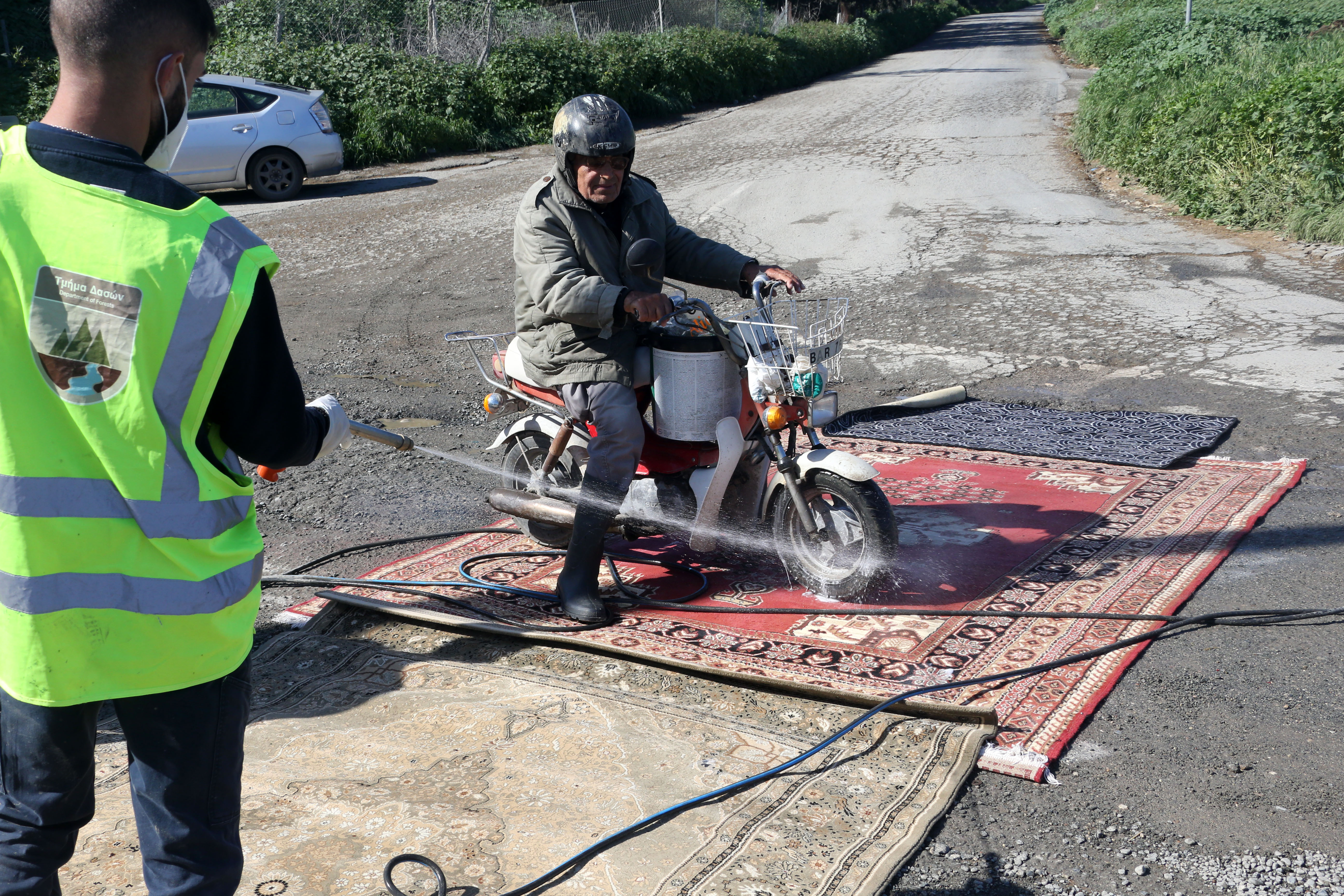 Turkish Cypriots to send 20,000 foot and mouth vaccines to Larnaca