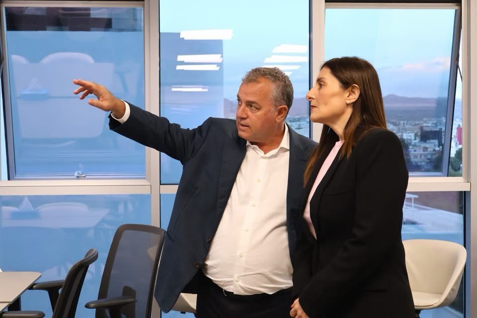 cover Government and shipowners pledge closer ties at new office opening