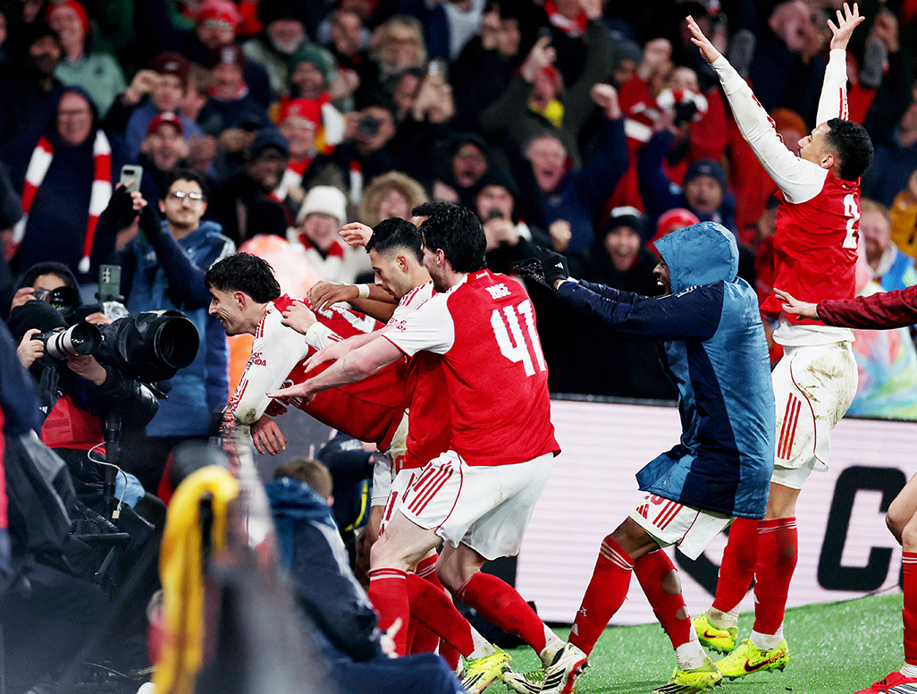 cover Arsenal beat Chelsea to reach League Cup final