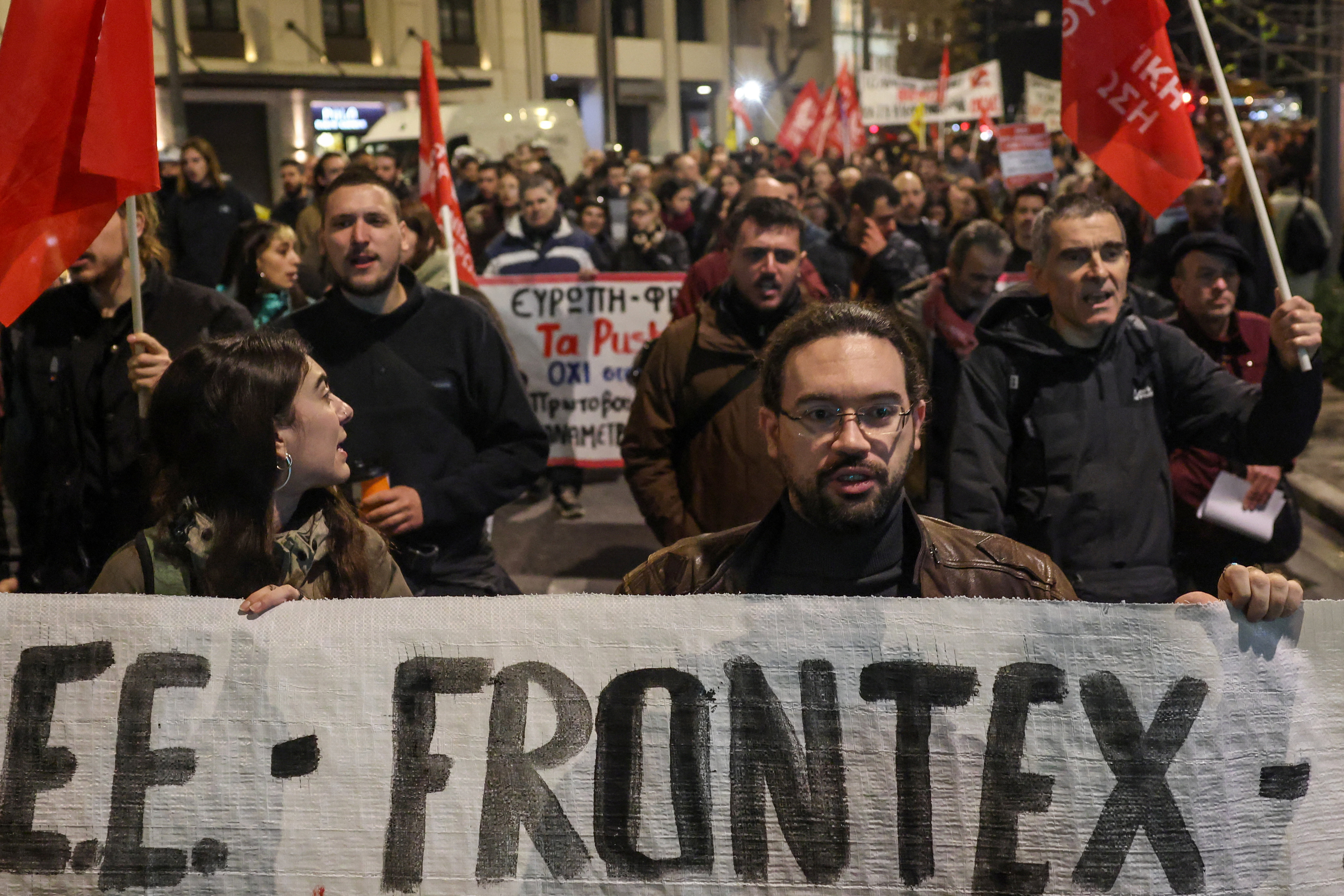 image Survivors dispute Greek coastguard account of fatal migrant shipwreck