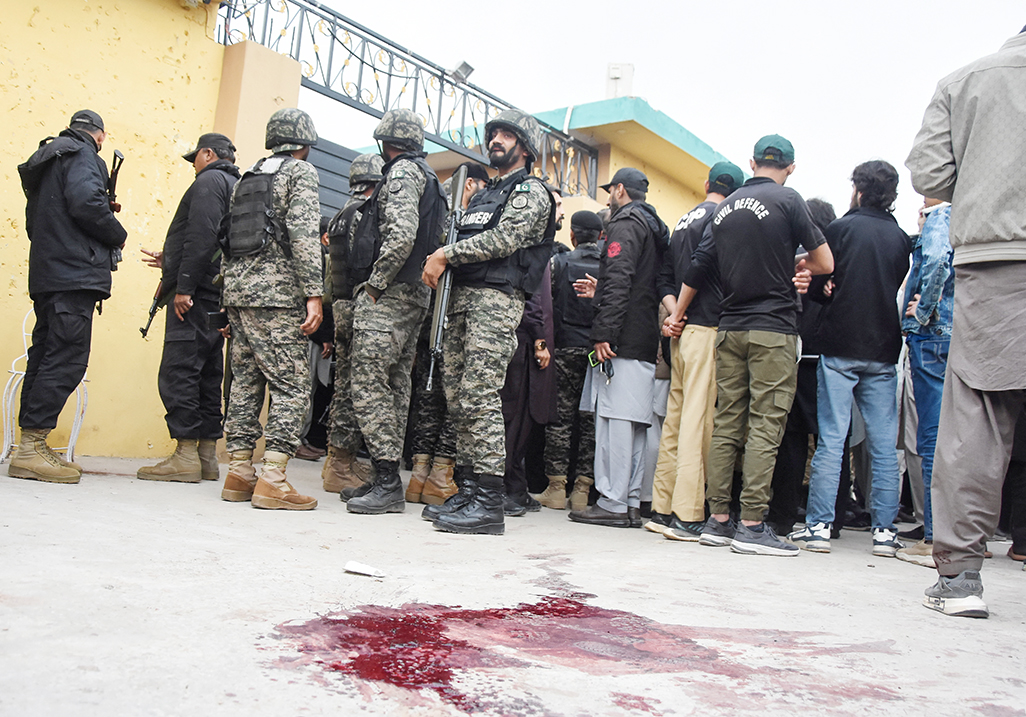 cover Suicide bomber kills 31 in Shi&#8217;ite mosque in Pakistan&#8217;s capital