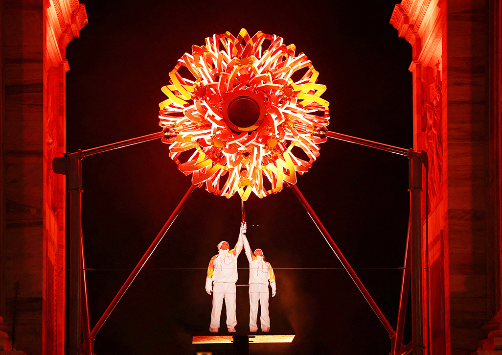 cover Tomba and Compagnoni share honour of lighting Milan cauldron