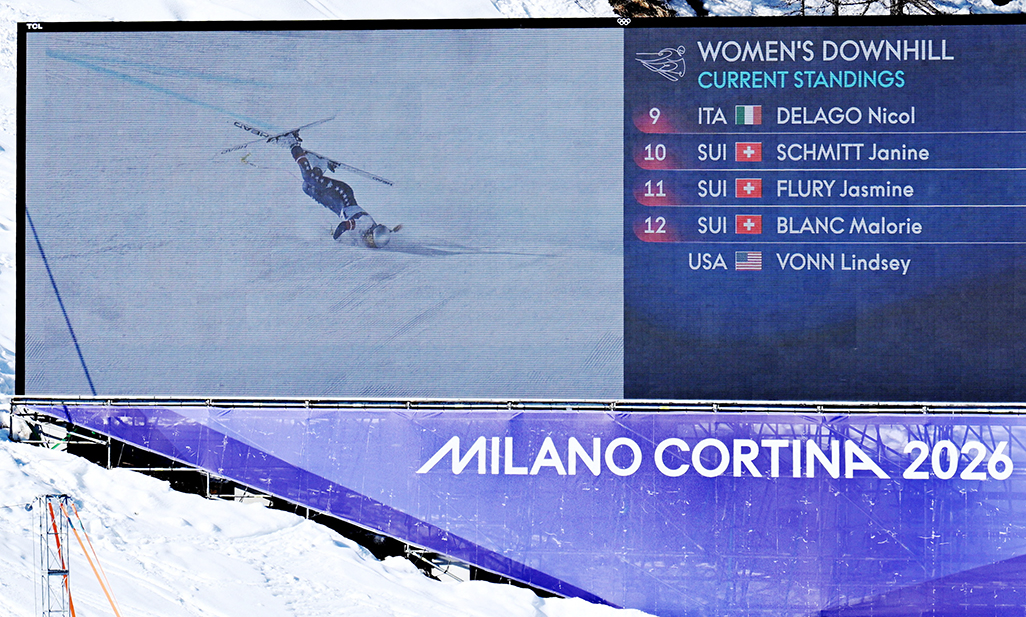 image Vonn has surgery on broken leg after horror crash in Olympic downhill