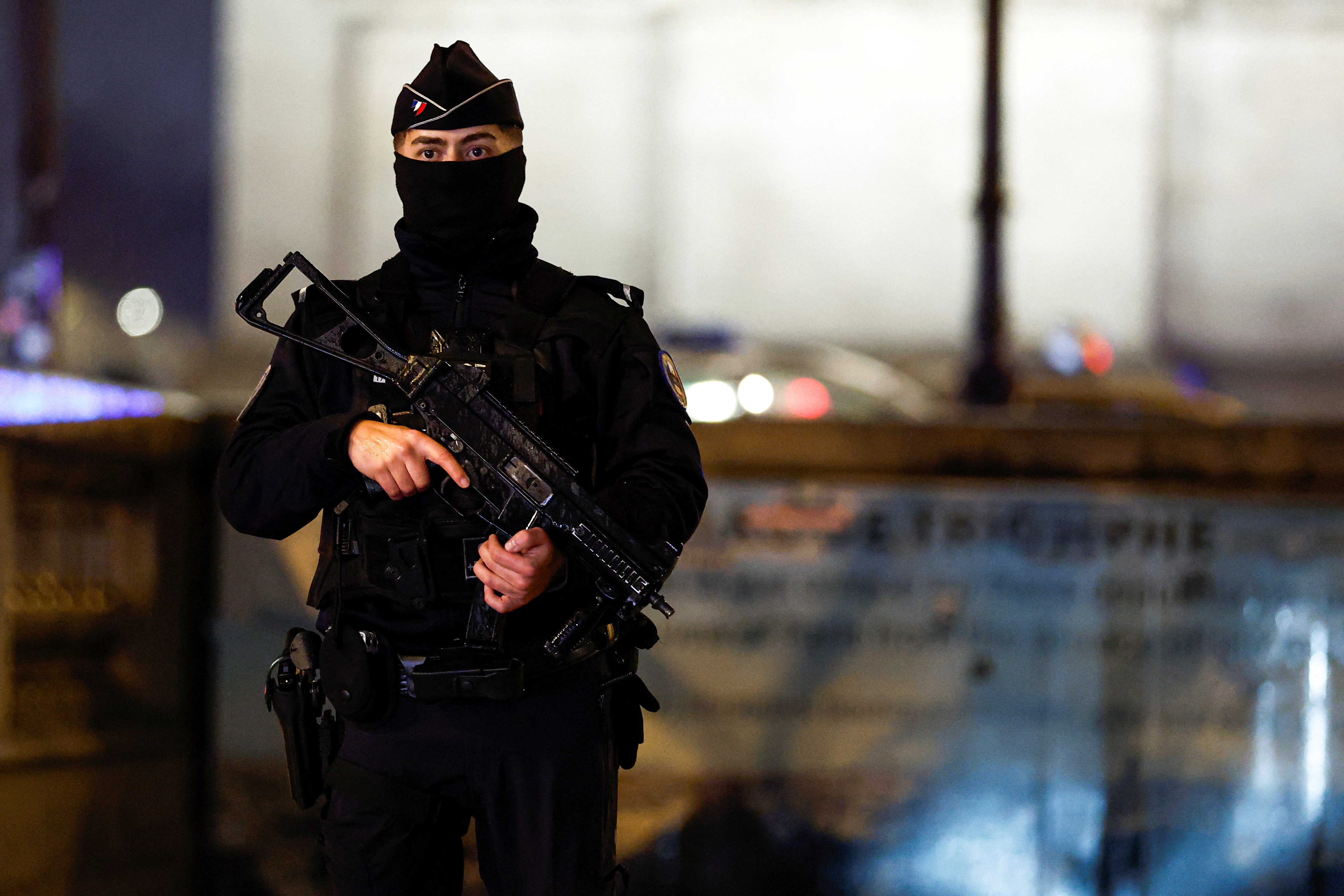 image Paris police fire on a man who attacked them with a knife near Arc de Triomphe