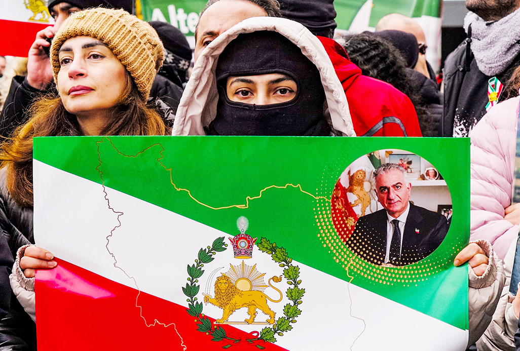 Iranian mourning ceremonies prompt new crackdowns in echo of 1979 revolution