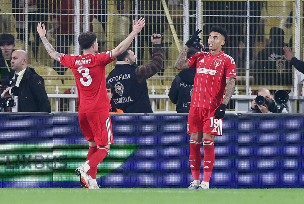 cover Perfect start for Pereira as Forest enjoy record win at Fenerbahce