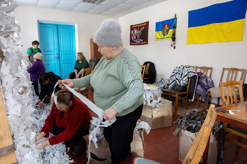 cover Ukrainians mourn missing homes, loved ones after four years of war